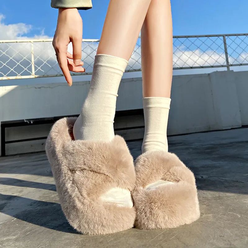 Chunky Platform Fur Slippers Women Winter Thick Bottom Furry Outdoor Slippers Woman Plus Size 42 Short Plush Designer Shoes