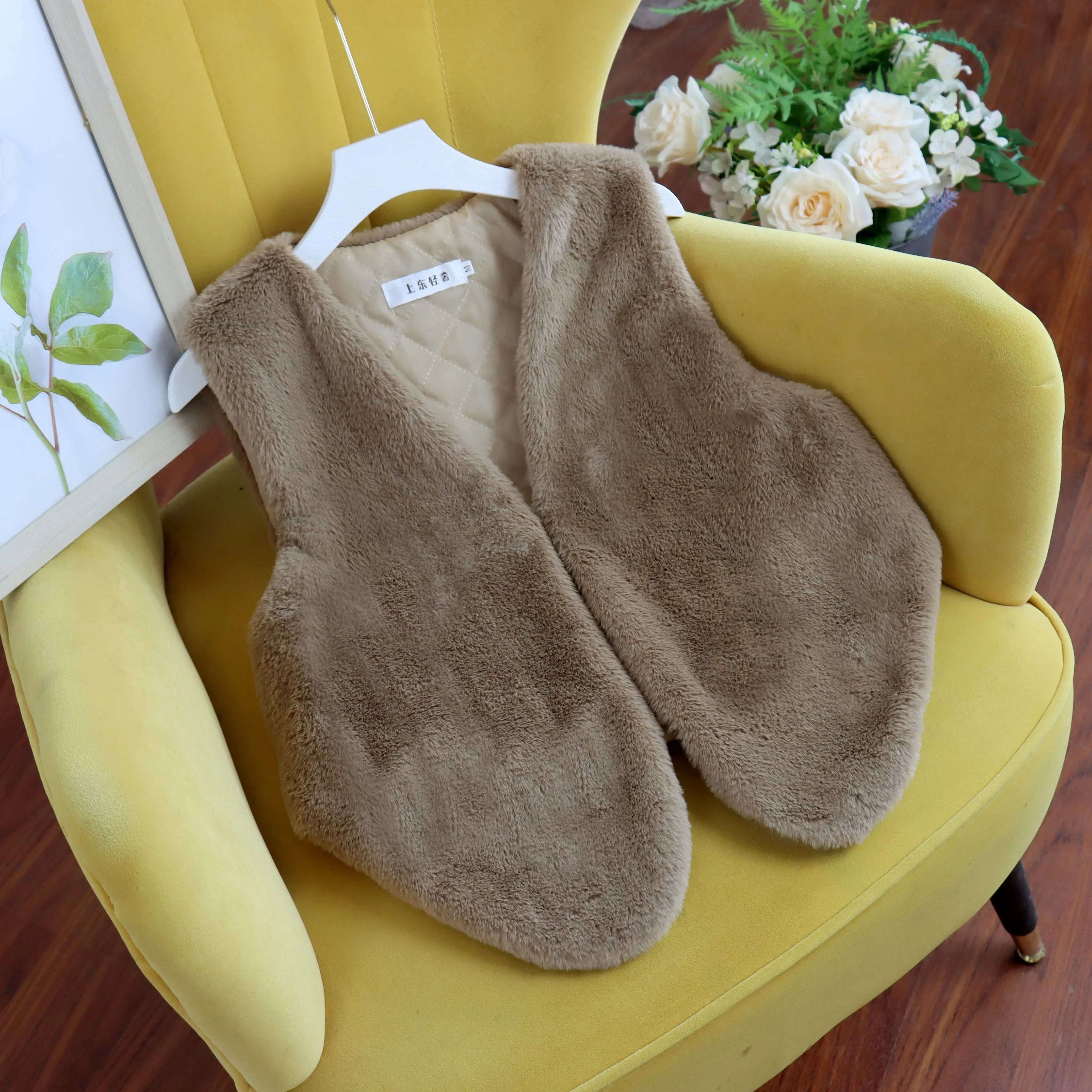 Women's Plush Vest Winter Fall Fur Waistcoat Comfortable Soft Sleeveless Sherpa Jacket Fashion Sexy Shealing Gilet coffee