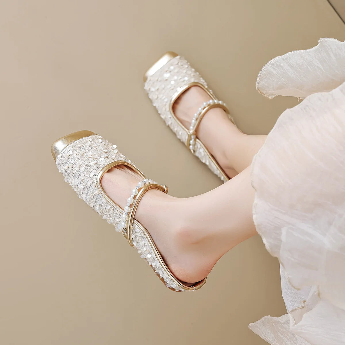 spring women's outdoor slippers Ladies casual mules Flat shoes Fashionable pearl design Work and party wear 41-43