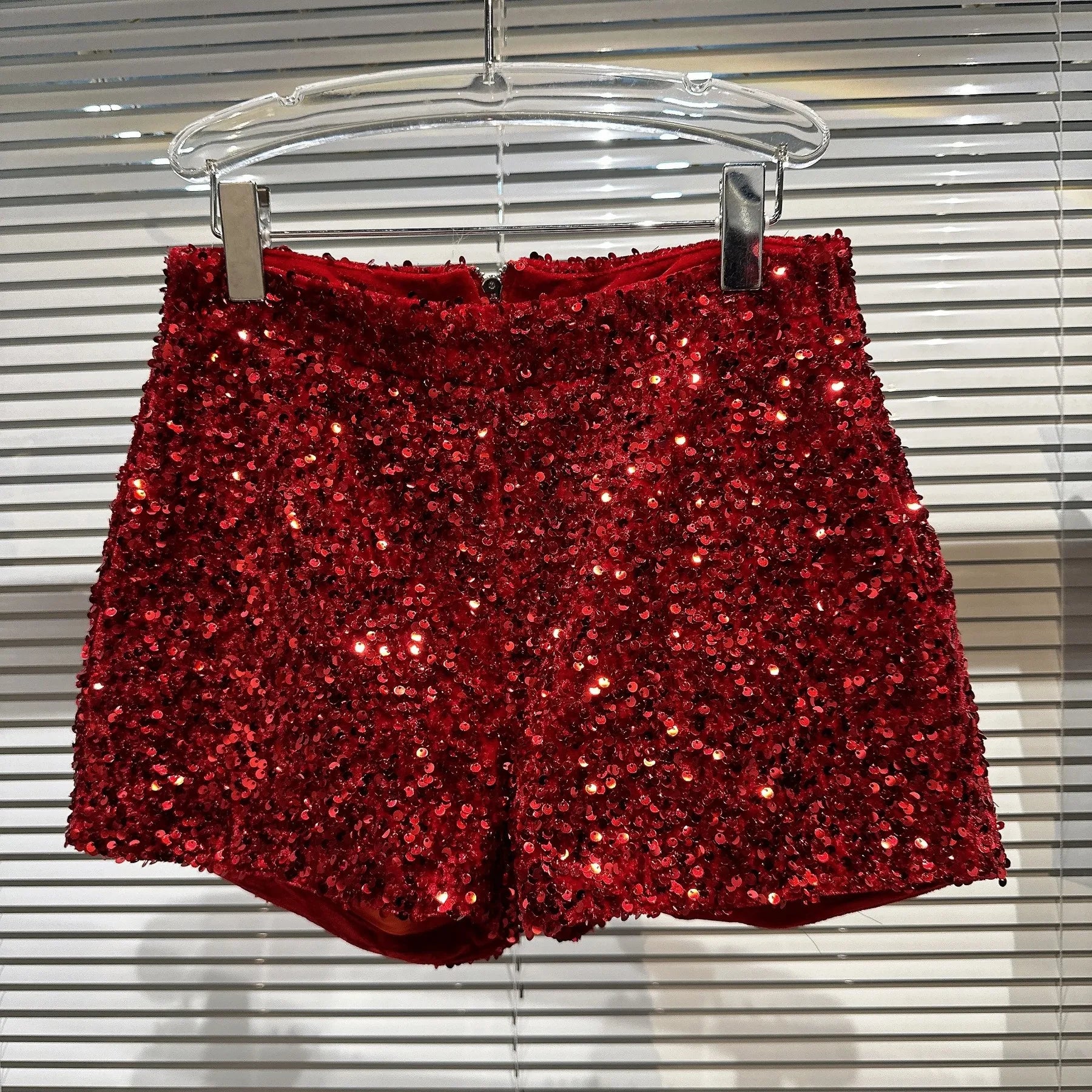 New Clubwear Shorts Ladies Sexy Sequins Shorts Loose High Waist Streetwear Wide Leg Short Pants Sliver Black Women Clothing Red