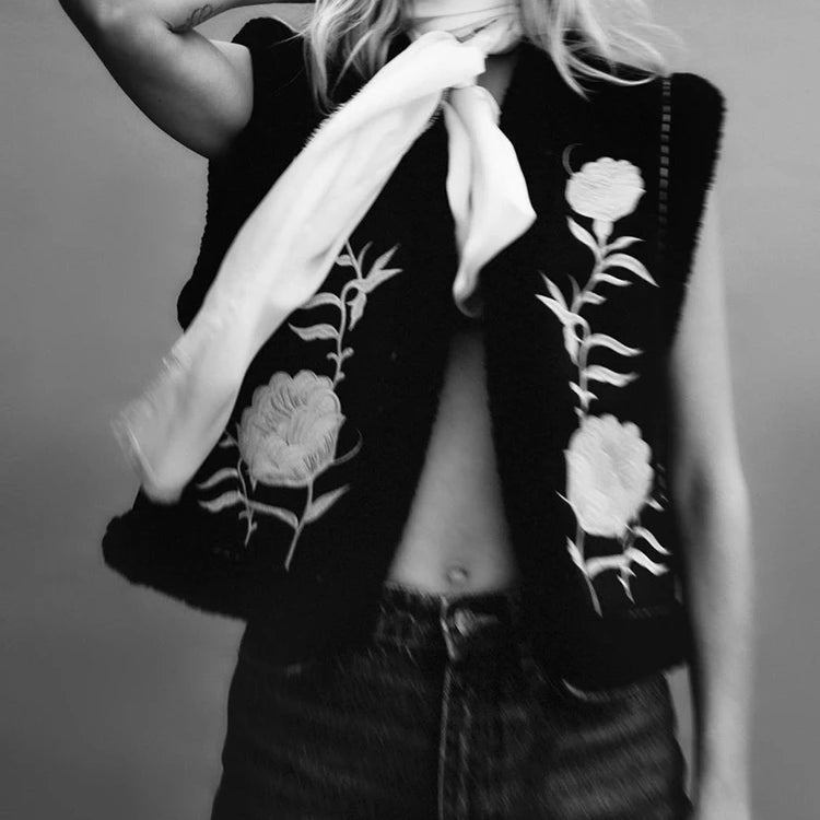 Women's Fashion Flower Embroidery Reversible Vest Vintage Suede Lamb Warm Vest Short Loose Sleeveless Vest Street Style Ves