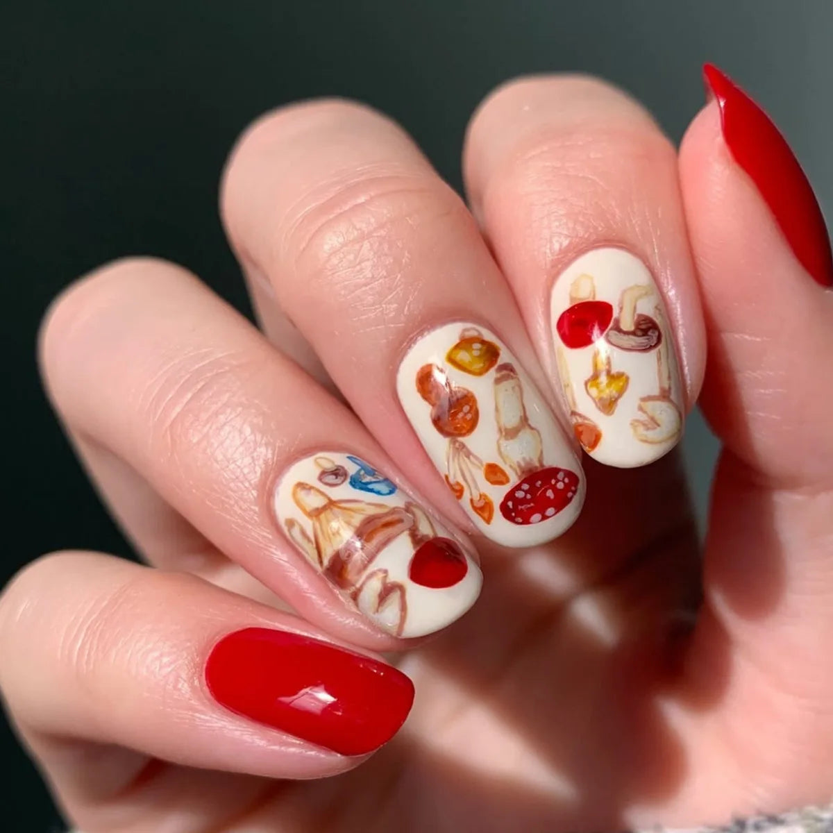 24pcs Shiny Powder Full Cover Nail Tips Leaves Design Brown Short Almond False Nail Sets Wearable Round Head Press on Fake Nails