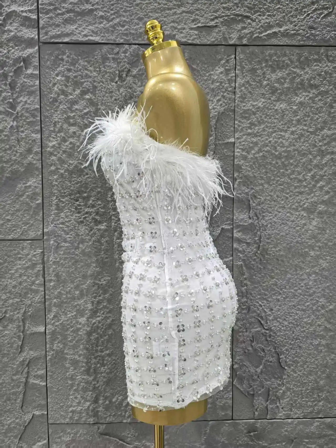 White Color Women Sexy Strapless Feathers Bodycon Mini Dress Celebrate Fashion Nightclub Party Birthday Outfit Vestido