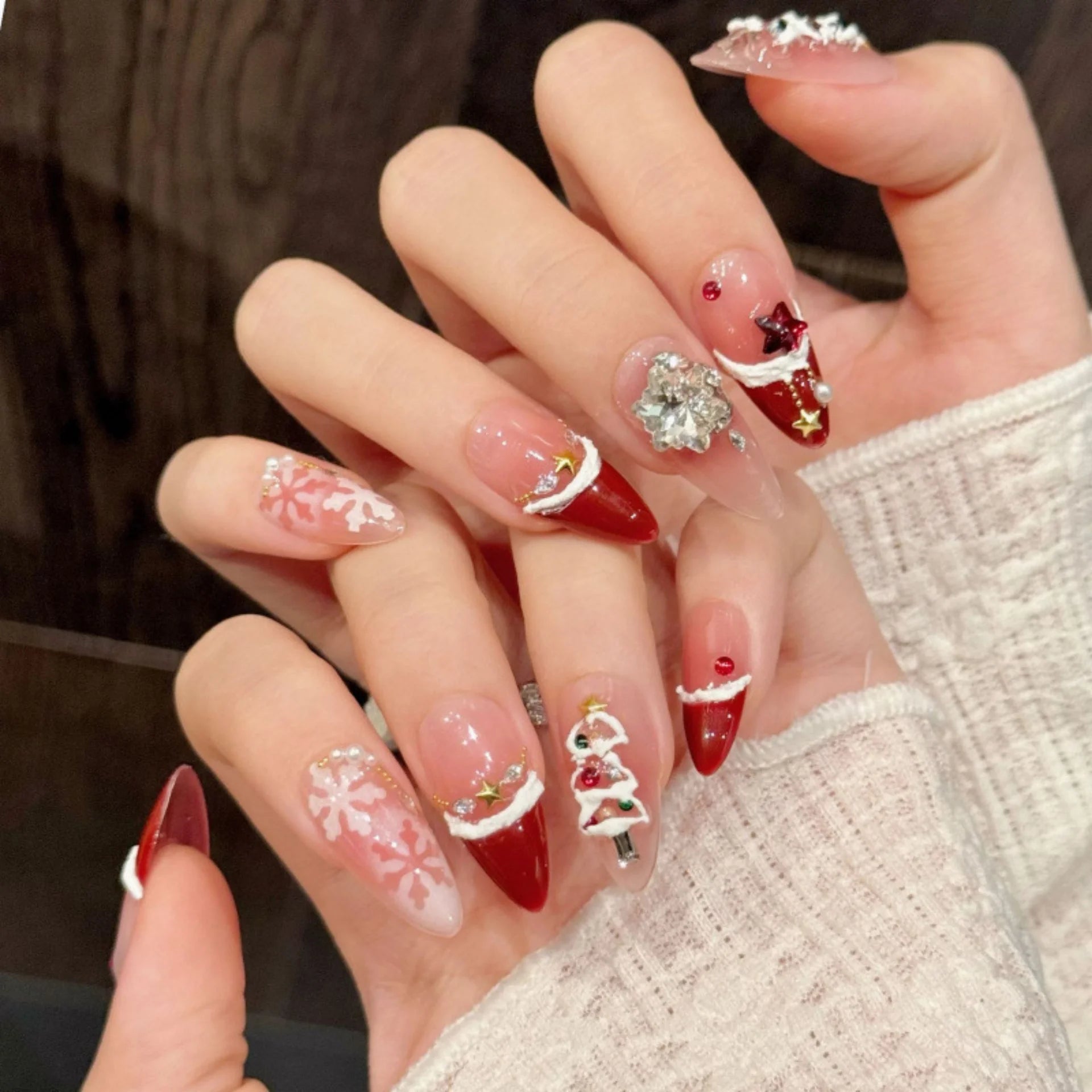 10pcs Christmas Blush Handmade Fake Nail Art Red French Mid-length Almond False Nails Diamond Snowflake Design Press on Nails