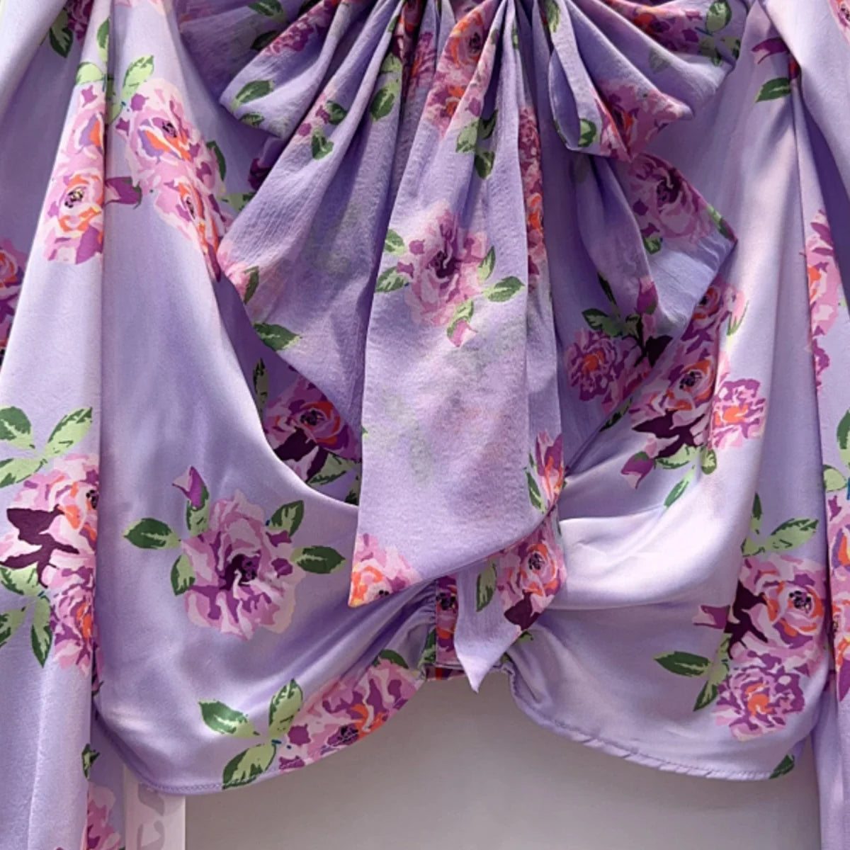 Blusas de flores quebradas, camisas e blusas com laço, elegantes, para mulheres, manga comprida, estilo coreano, 2025