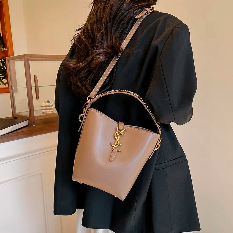 Elegant Leather Classic Commuter Bag With Trendy Letter Logo Solid Color Large Capacity For Women