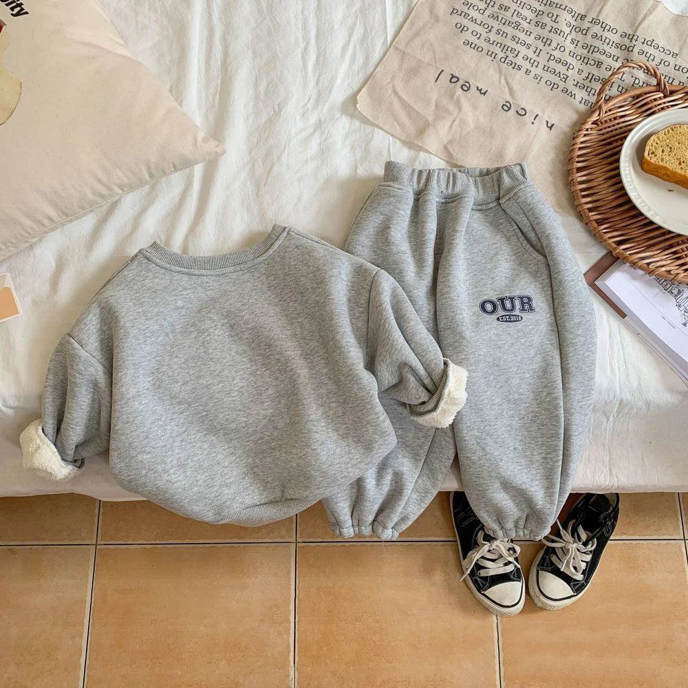 Boys and Girls' Plush Sweater Long Sleeved Pullover Sweater Korean Version Children's Sports Letter Printed Top