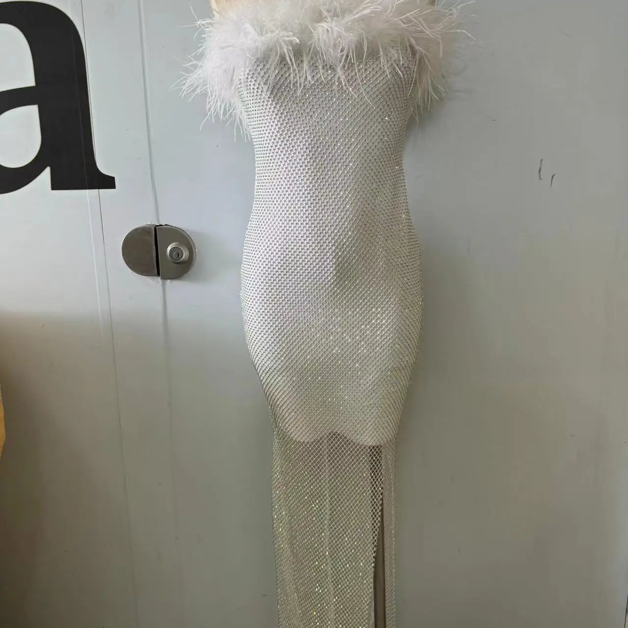 Pink Black Color Women Sexy Strapless Diamond Mesh Feathers Bodycon Long Dress Fashion Celebrate Nightclub Party Birthday Dress