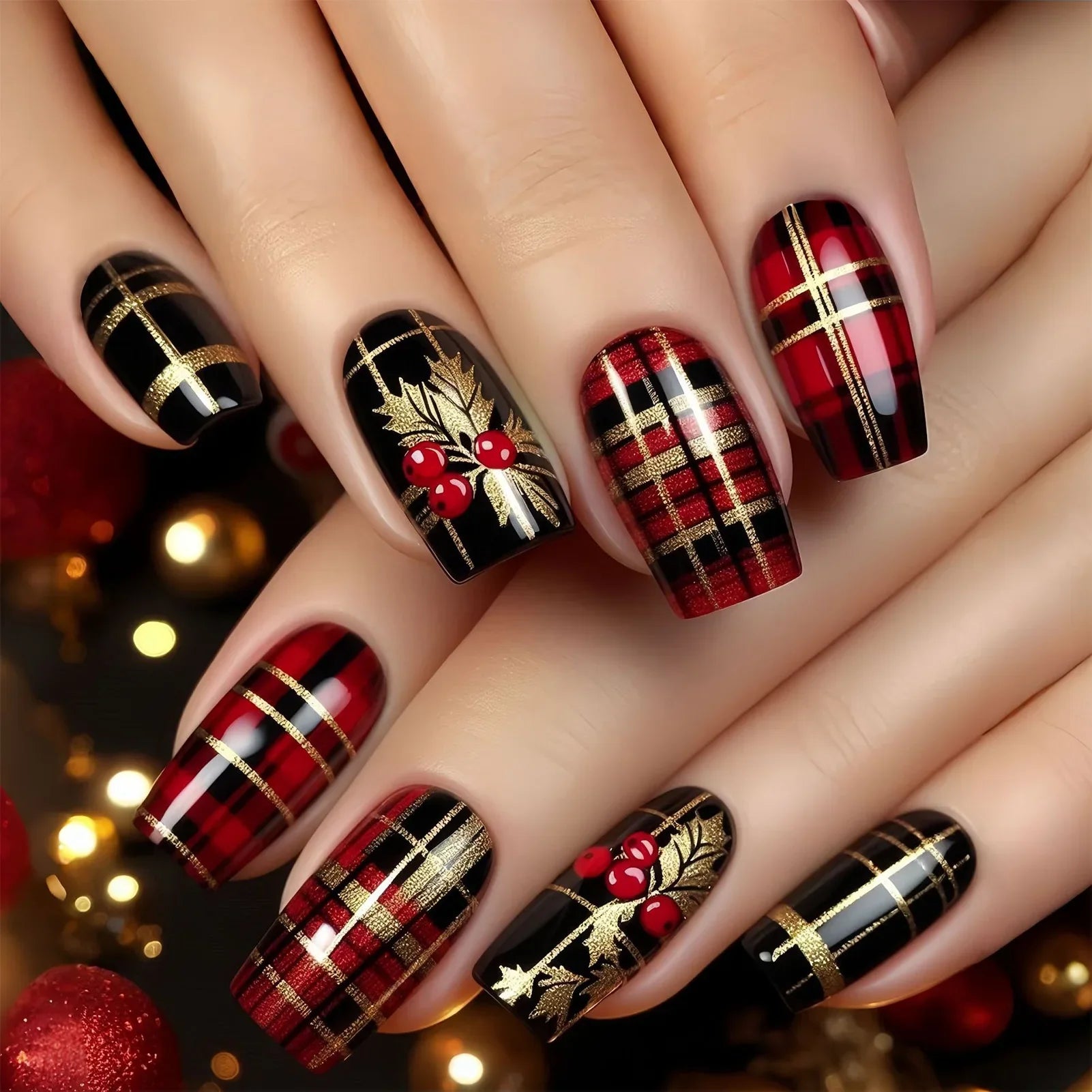 24Pcs Christmas Fake Nails Red/Gold/Black Striped Designs Short Square Press On Nails For Women New Year Party Charm Manicure