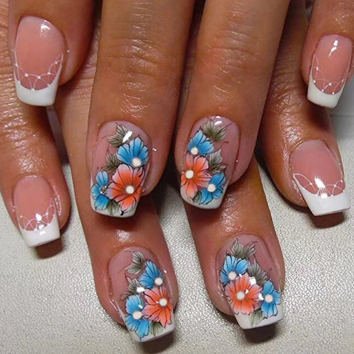 Short Square False Nail with Colorful Flower Rhinestone Design Simple French Fake Nail Fashion Wearable Press on Nails Art 24Pcs