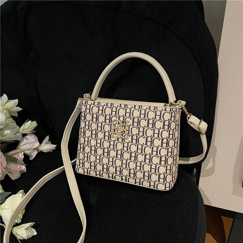 Hot-selling Luxury Paris Trend Portable Bag Shoulder  Bag Fashion Designer Large Capacity Versatile Compartment Women's Bag