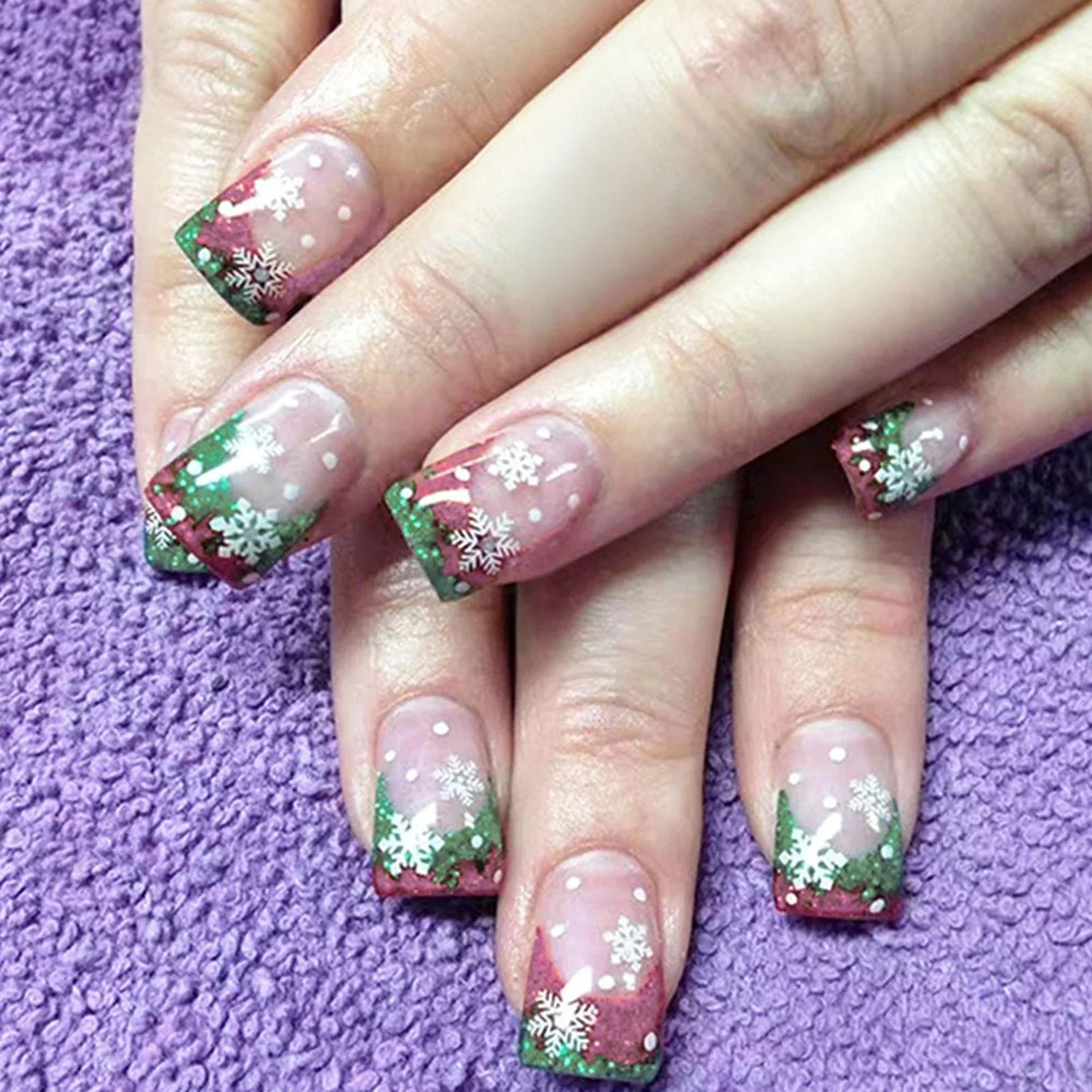 24Pcs Glossy Pink/Green Sequins French False Nails Nude Color Short Square Press On Nails Snowflake Printed Christmas Fake Nails