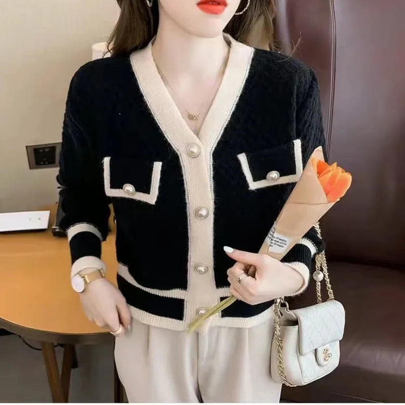 Autumn And Winter Color-blocking Knitted Top Women Cardigan Long-sleeved V-neck Short Coat Fashion All-match Top black One Size