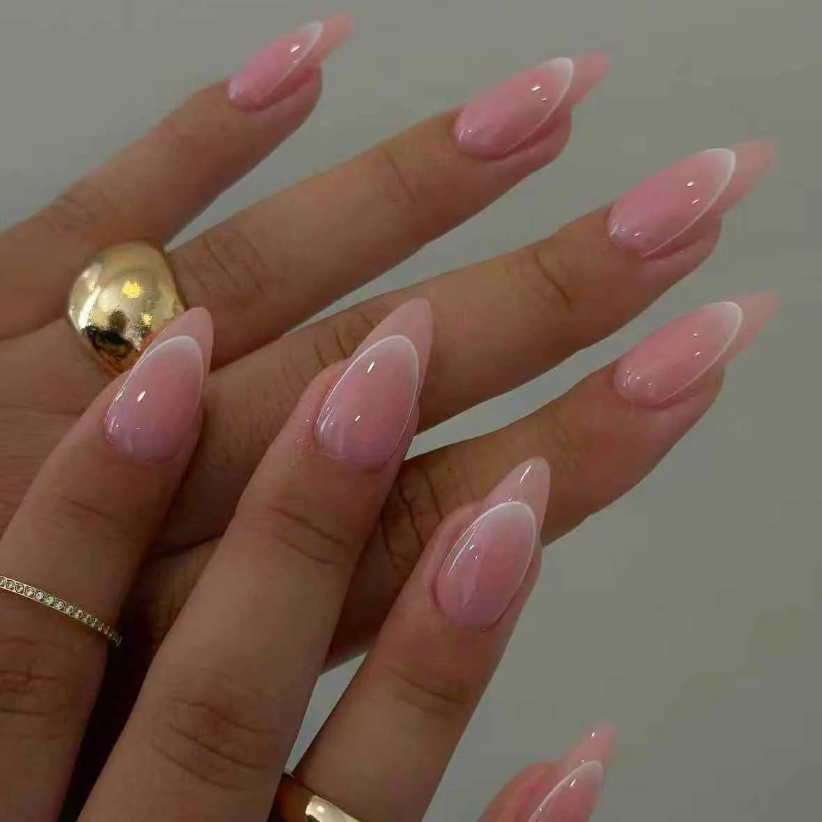 Medium-length Square Fake Nails 24Pcs Sweet Girls Valentine's Day Pink Glossy Sequins French Press On Nails Love Heart Printed