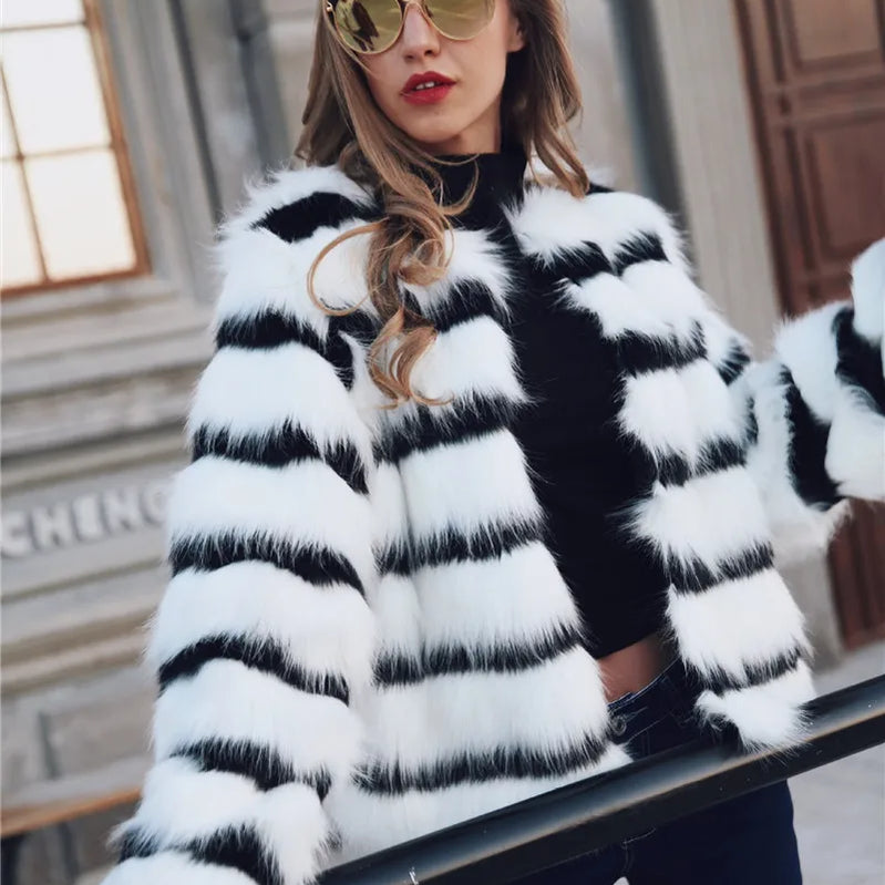Winter Faux Fur Coat Women Luxury Black White Colour Blocking Faux Fur Jacket Short Teddy Fuzzy Jacket Warm Fox Fur Overcoat New Picture colour
