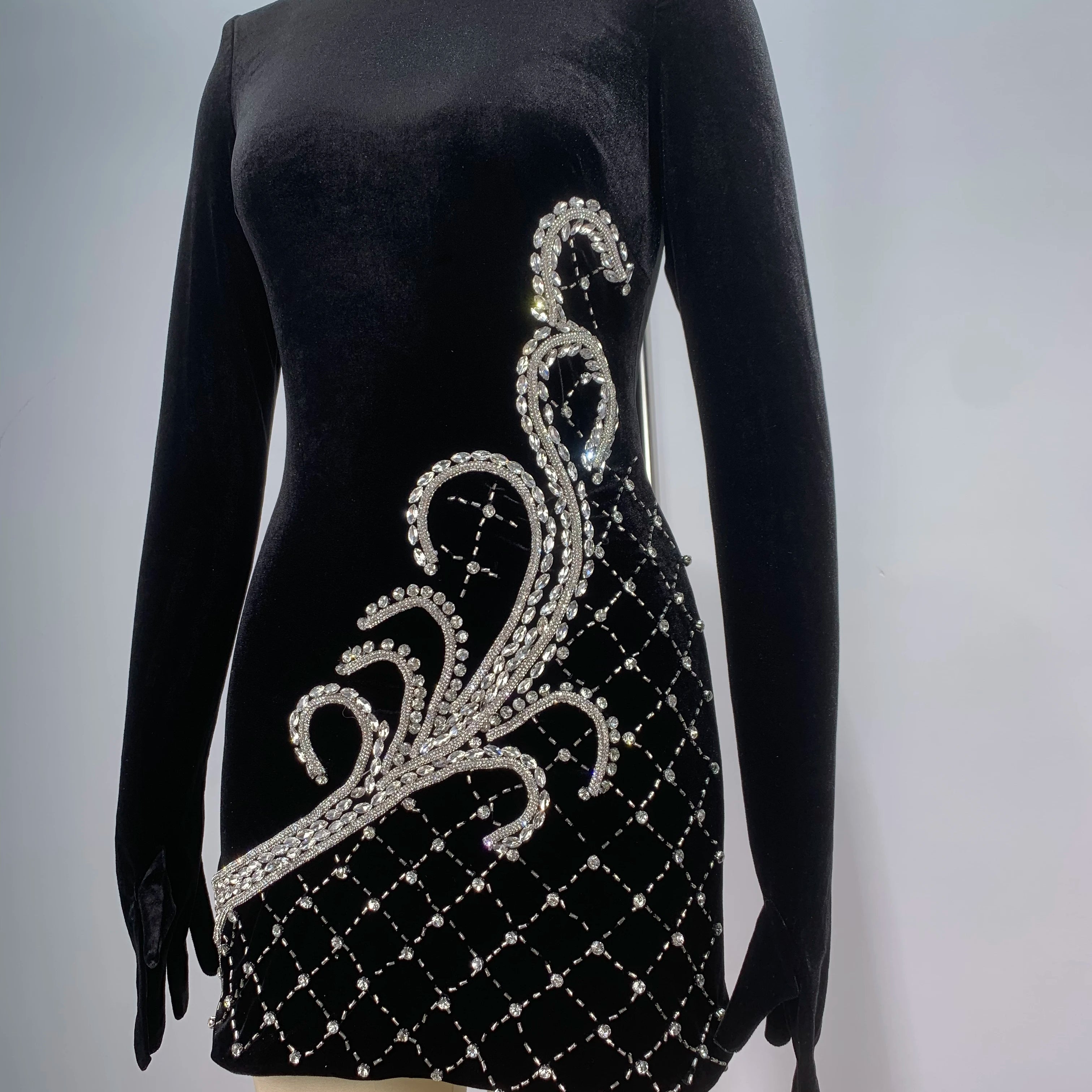 Fashion Women Long Sleeve Gloves Velvet Bodycon Mini Dress Sparkly Crystal Fashion Nightclub Party Cocktail Dress