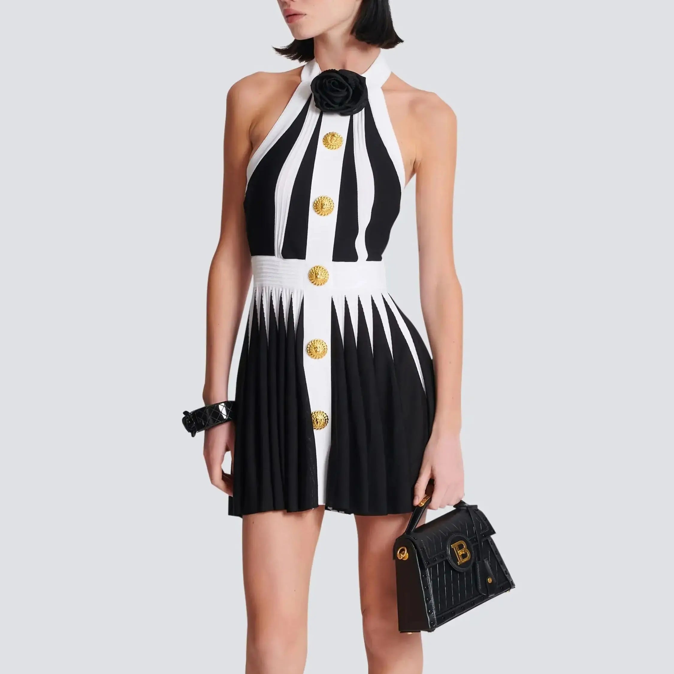 2022 New Gloden Buttons Flower Halter Sleeveless White Patchwork Black Mini Evening Dress Graceful Woman Evening Party Outfit