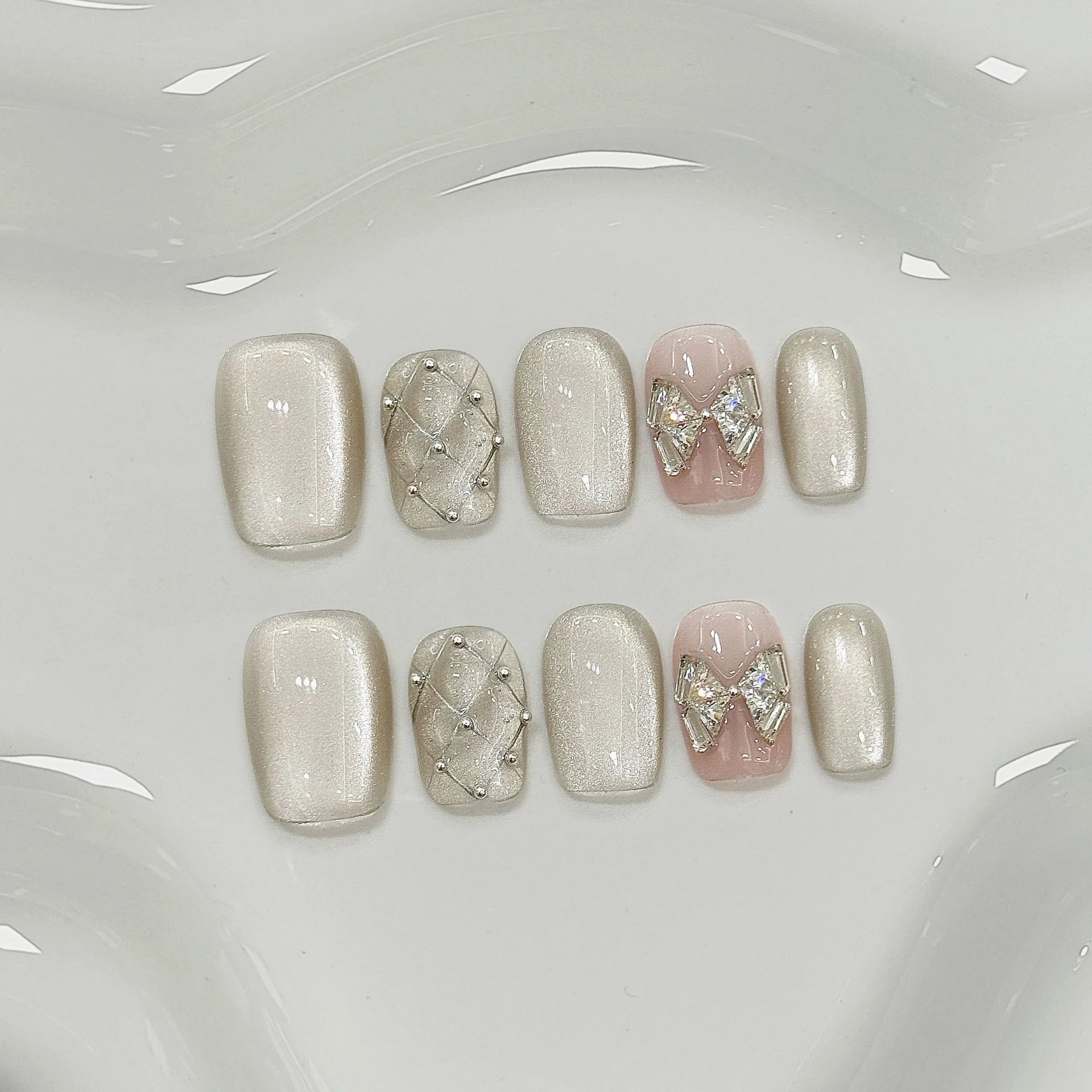 10pcs Crystal Cat Eye False Nails Colorful Mini Flower Fake Nails with Butterfly Design Elegant Press on Nails Short Square Nail