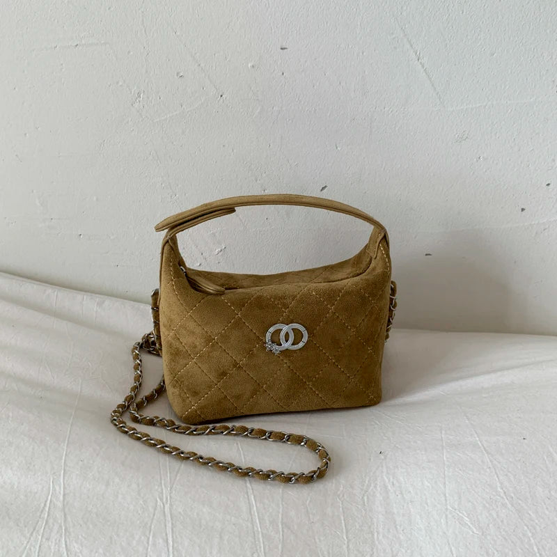 Stylish Ladies Shoulder Bag In Genuine Leather - Popular Tote Look With Zipper By Designer Brand