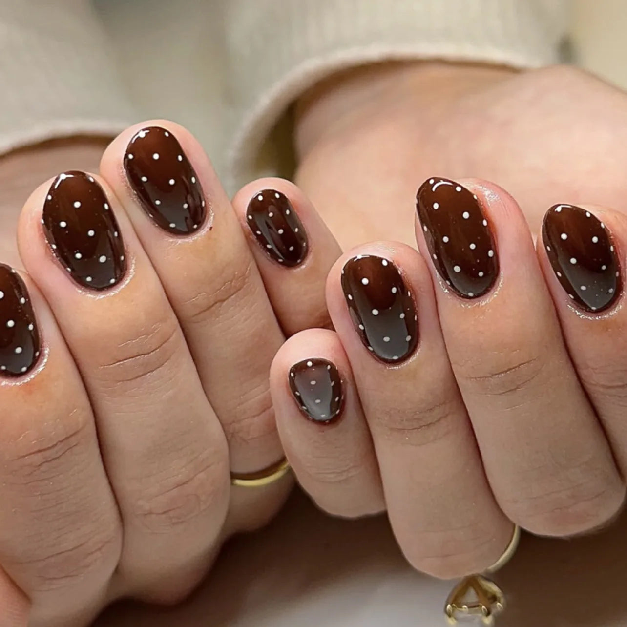24Pcs Brown Autumn Wearable Nail Tips Art Full Cover White Polka Dot Popular Fashion Short Round Acrylic Fake Nails Set Press On