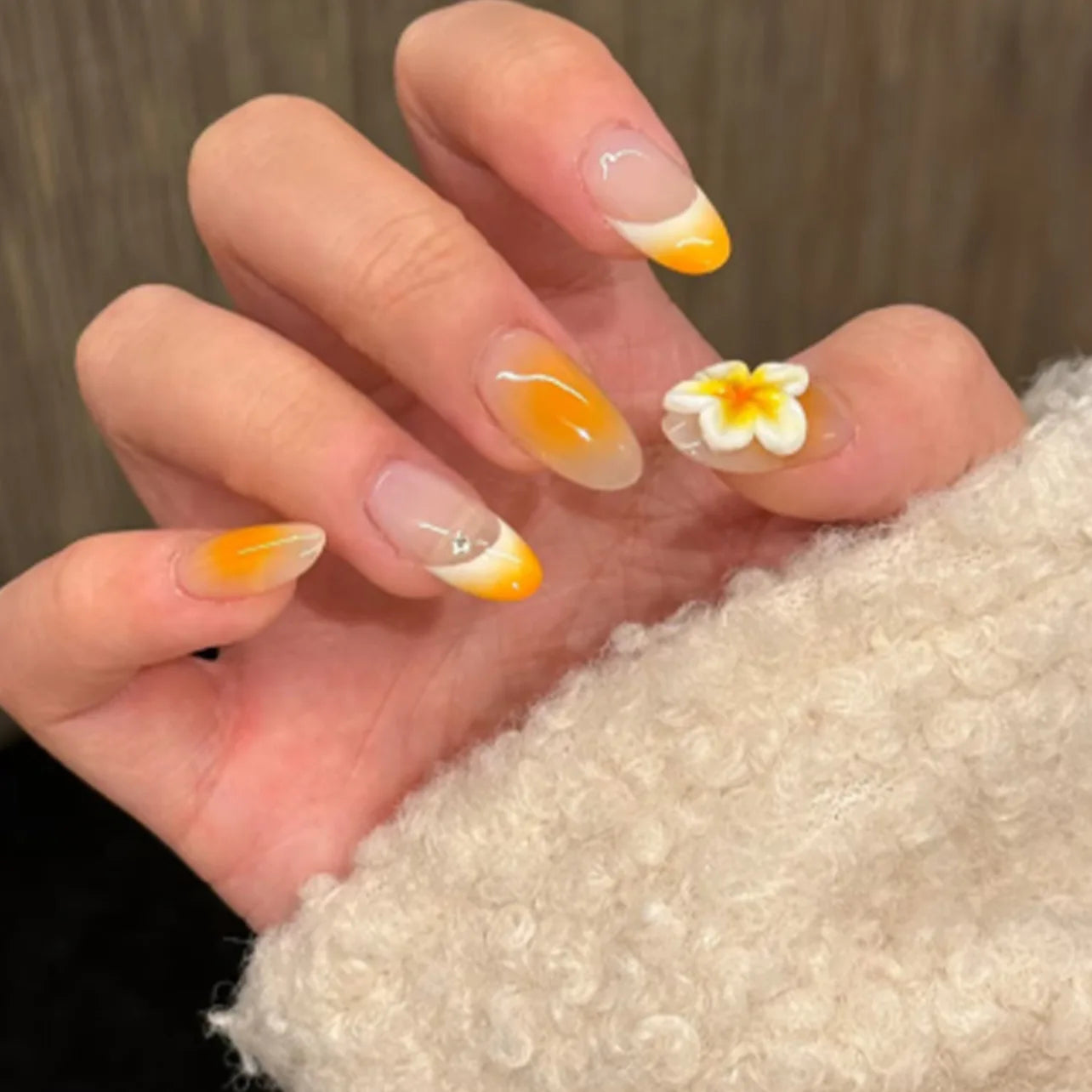 24Pcs Mid-length French Round Fake Nail Yellow Smudge Design Press on Nails Tips 3D Flower Wearable Almond Full Cover False Nail