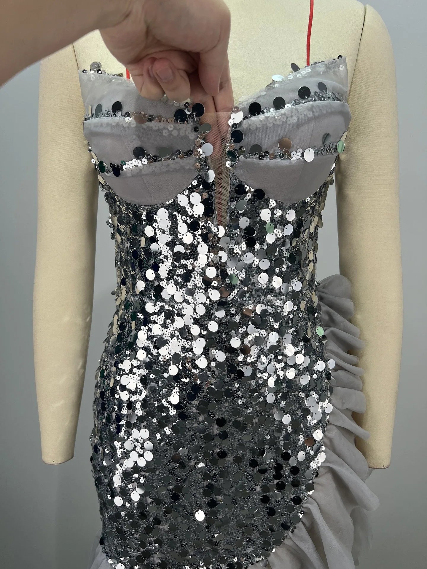 2024 Sliver Sequins Sexy Deep V Strapless Falbala Mini Dress Fashion Woman Evening Party Dress Celebrity Birthday Party Outfit