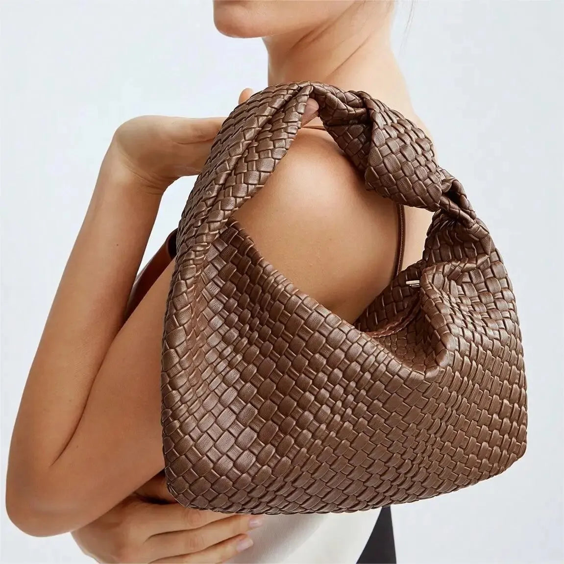 Upscale Vintage Fashion Crescent Hand Carrying Bag in Brown Woven Knot Decoration and Handbag for Shopping Dating Wedding Banque (20cm<Max Length<30cm) coffee brown