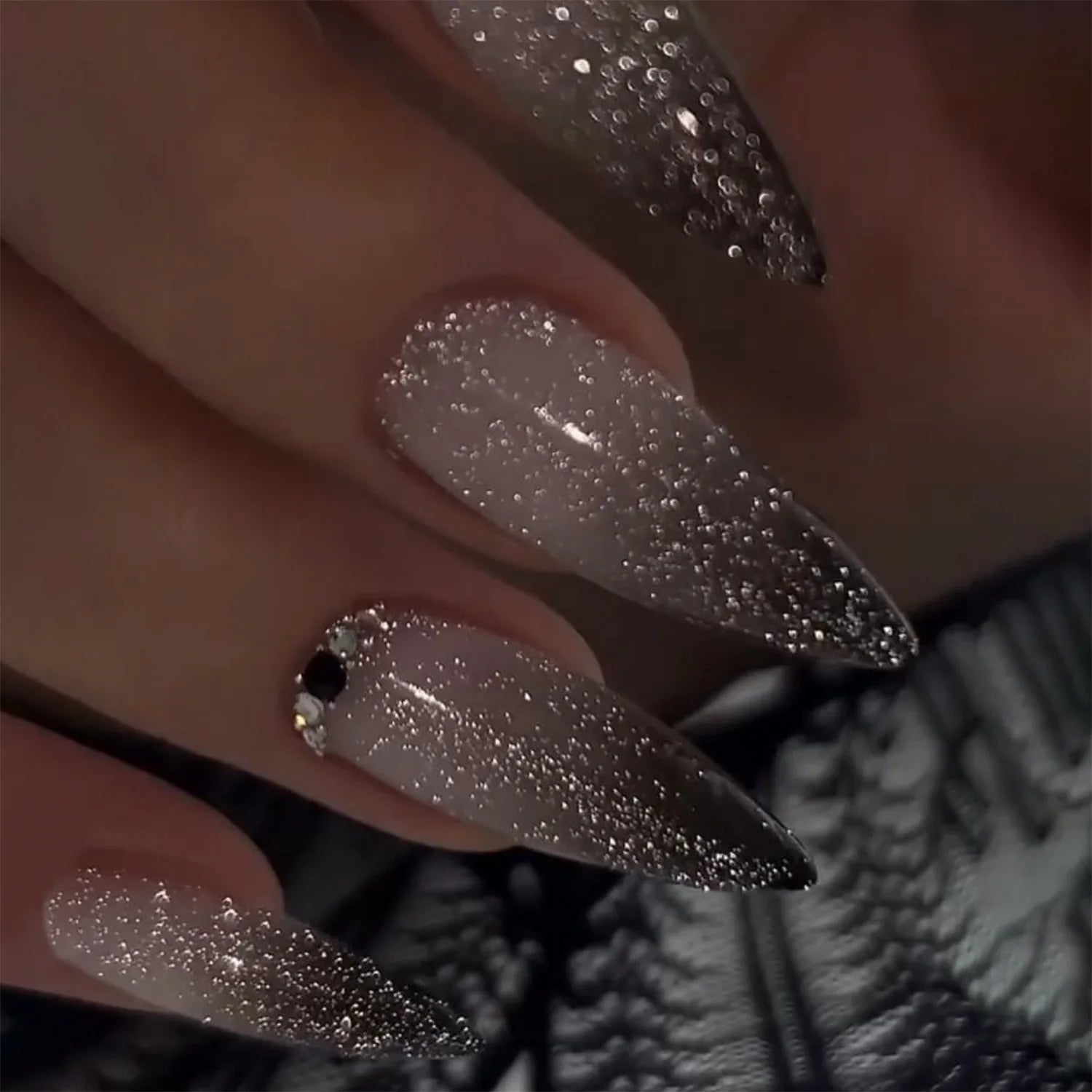 24Pcs Long Stiletto Press on Fake Nails White Line Smudge Design False Nails with Shiny Powder Detachable Full Cover Nails Tips