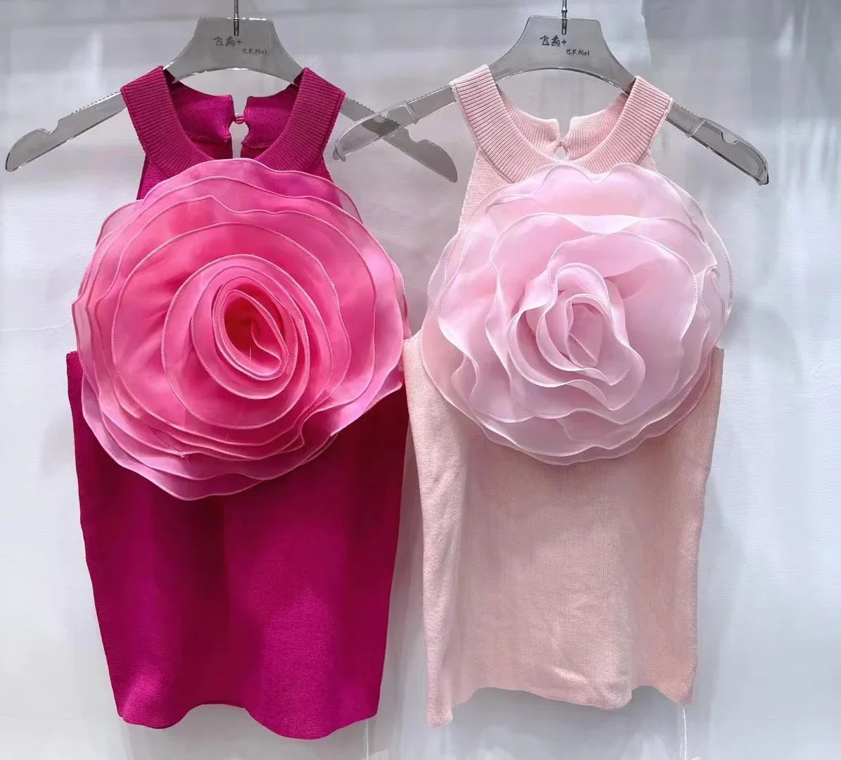 Summer New Arrival Knitwear Sexy Crop Tank Top Femme Black White 3D Flower Sexy Sleeveless Knitted Top Slim Fit Halter Vest