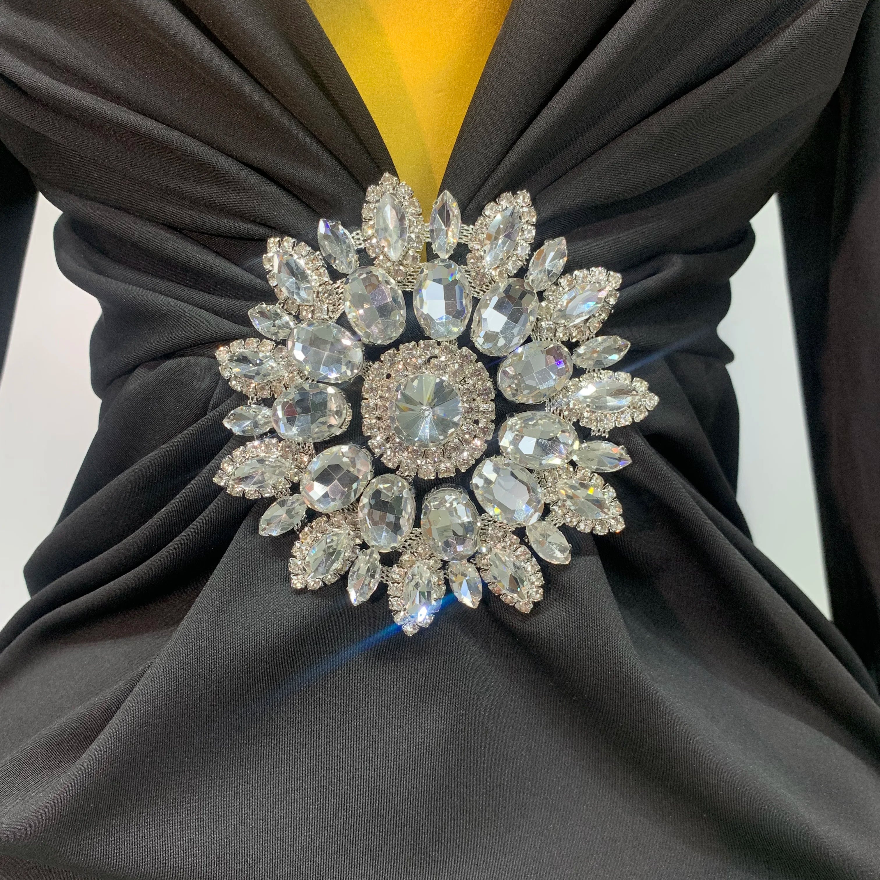 Vestido longo justo com diamante preto, feminino, sexy, decote em V profundo, mangas compridas, para festa de passarela, 2025, elegante, vestido de festa à noite