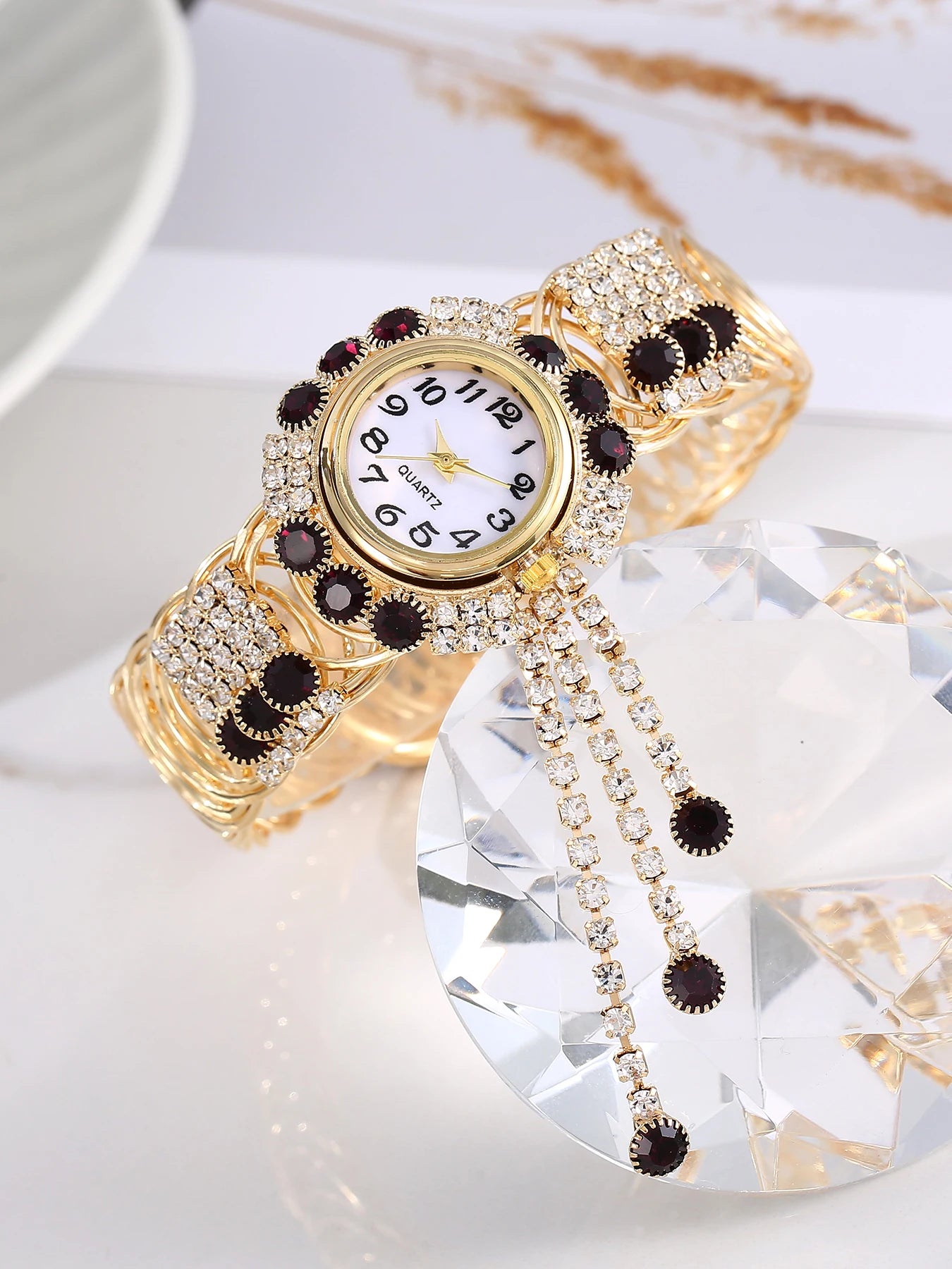Women's Diamond-Encrusted Temperament Quartz Watch Fashion Alloy Bracelet Watch Set