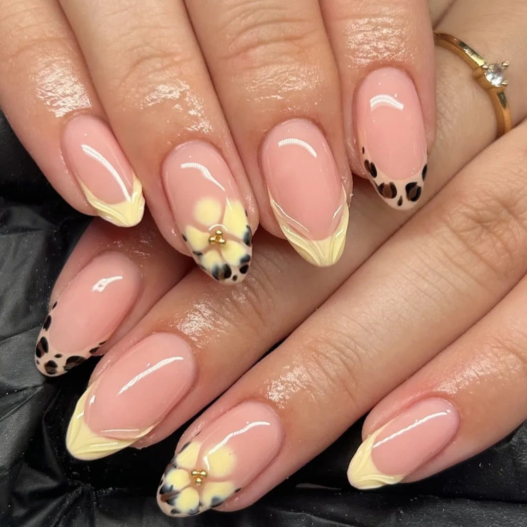 24pcs Purple Short Almond False Nails Press on Pearl Flower Design Nails Corrugation Tips Fake Nail Art Wearable Full Cover Nail