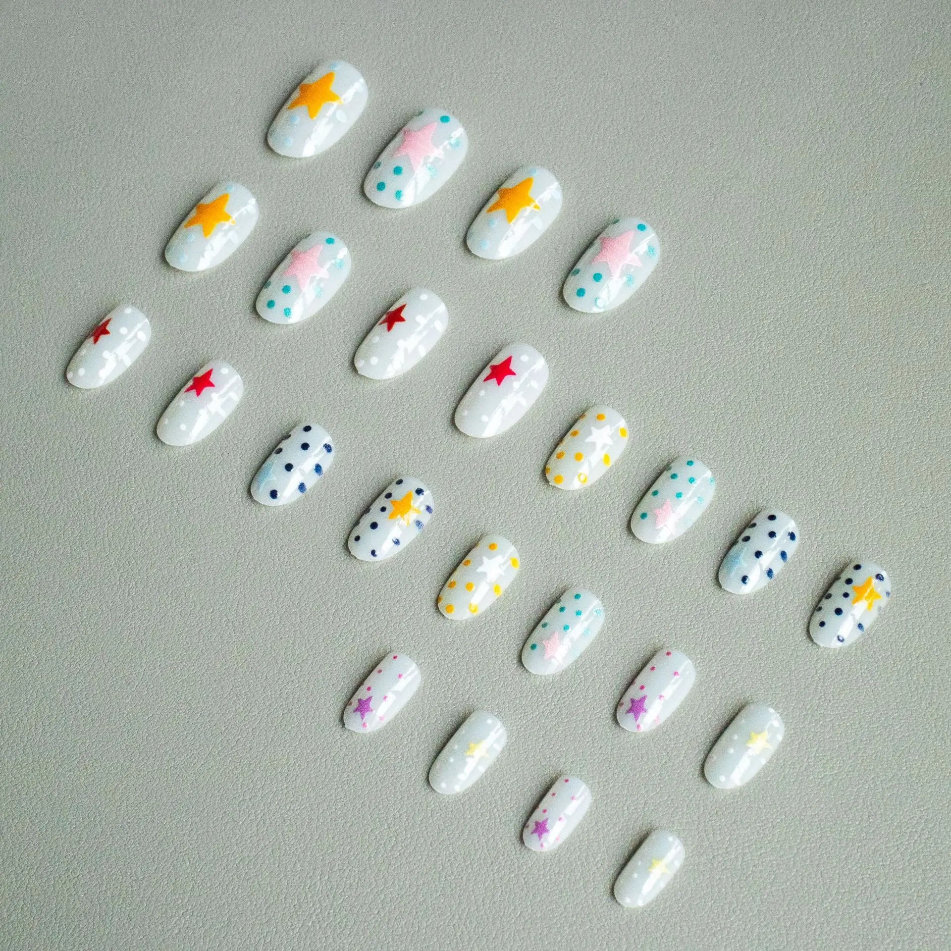 Y2K Girls Charm Manicure 24Pcs Short Oval Shaped Press On Nails Star/Dot Designs Full Cover Stick-on Acrylic False Nails Patch