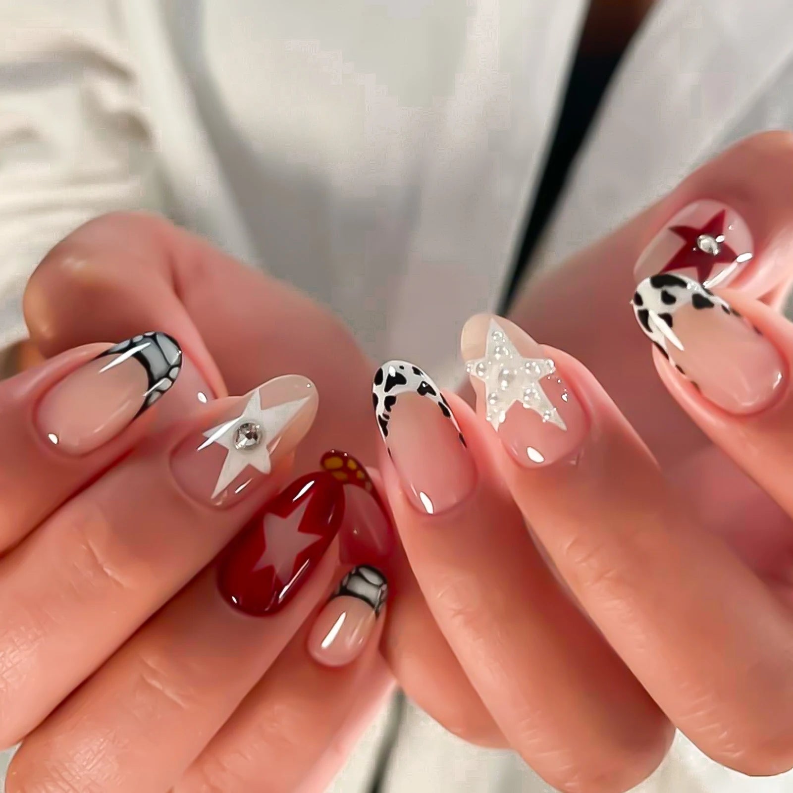 24Pcs Short Oval Shaped Press On Nails, Y2K Girls French Fake Nails Star Printed, Full Cover Wearable False Nails Pearls Decor