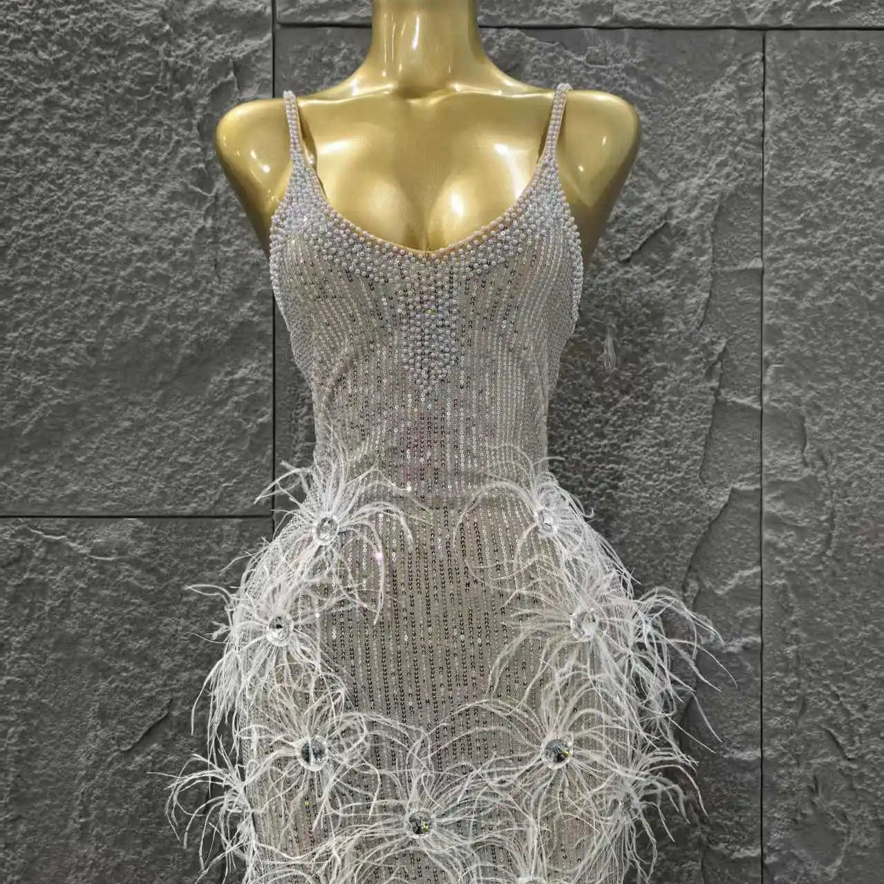 White Color Women Sleeveless Sexy V-Neck Feathers Beading Bodycon Mini Dress Celebrate Nightclub Party Bar Singer Fashion Outfit