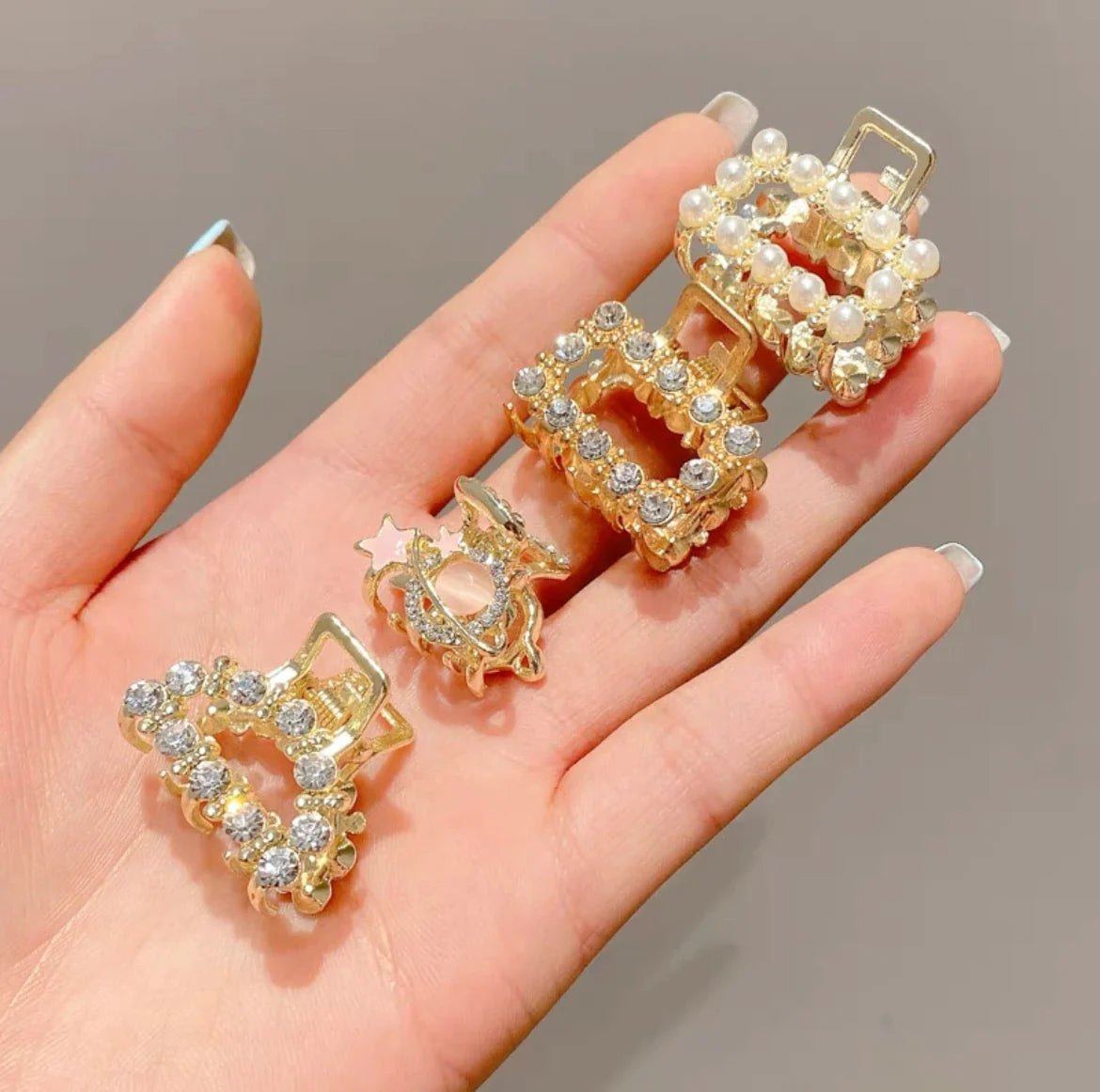 Mini Pearl Hair Claws Clips for Women Elegant Rhinestone Headwear Hairpins Hair Crab Barrettes Hair Accessories for Women 4pcs One Size