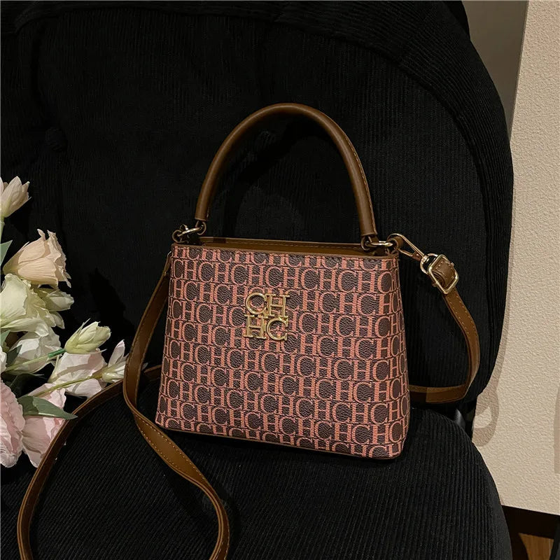 Hot-selling Luxury Paris Trend Portable Bag Shoulder  Bag Fashion Designer Large Capacity Versatile Compartment Women's Bag