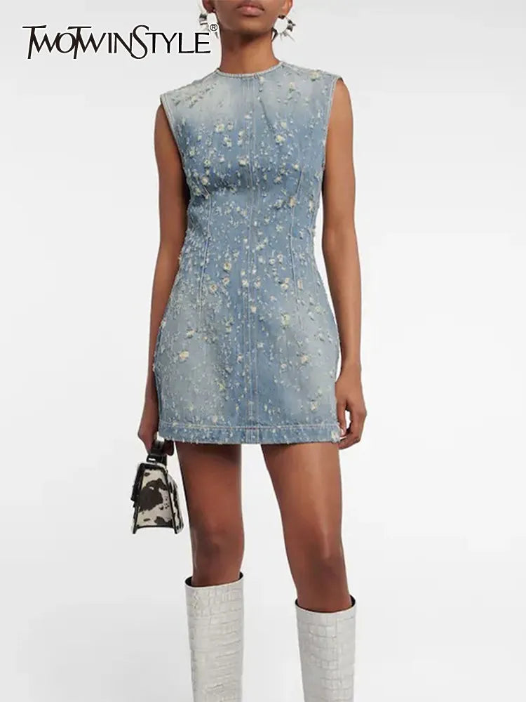 TWOTWINSTYLE Denim Hollow Out Dresses For Women Round Neck Sleeveless Tunic Patchwork Pockets Vintage Dress Female Fashion Style