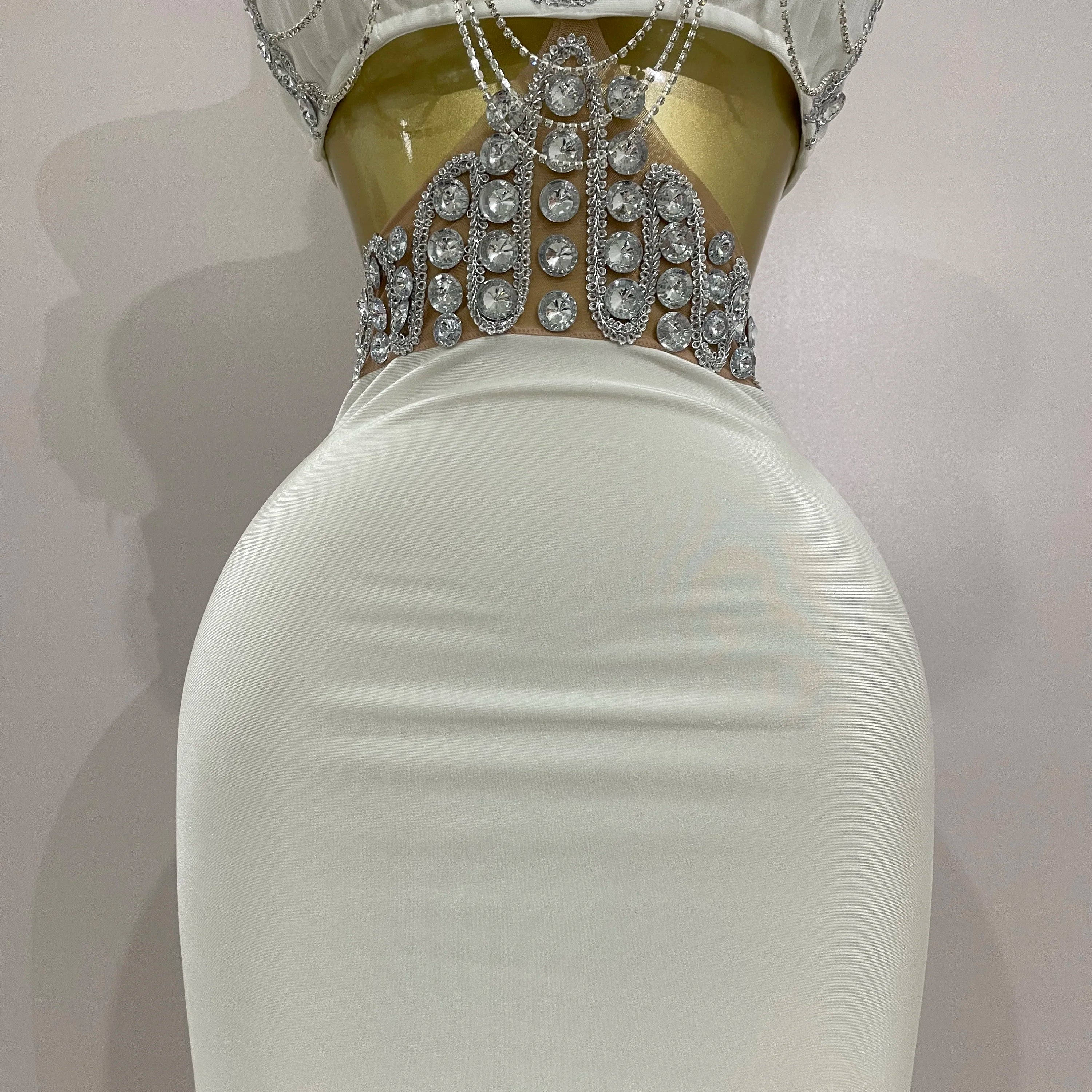 STOCK Luxury Shiny Diamond Chain White Sexy Sleeveless Bodycon Mini Dress 2025New Evening Birthday Party Nightclub Stage Costume