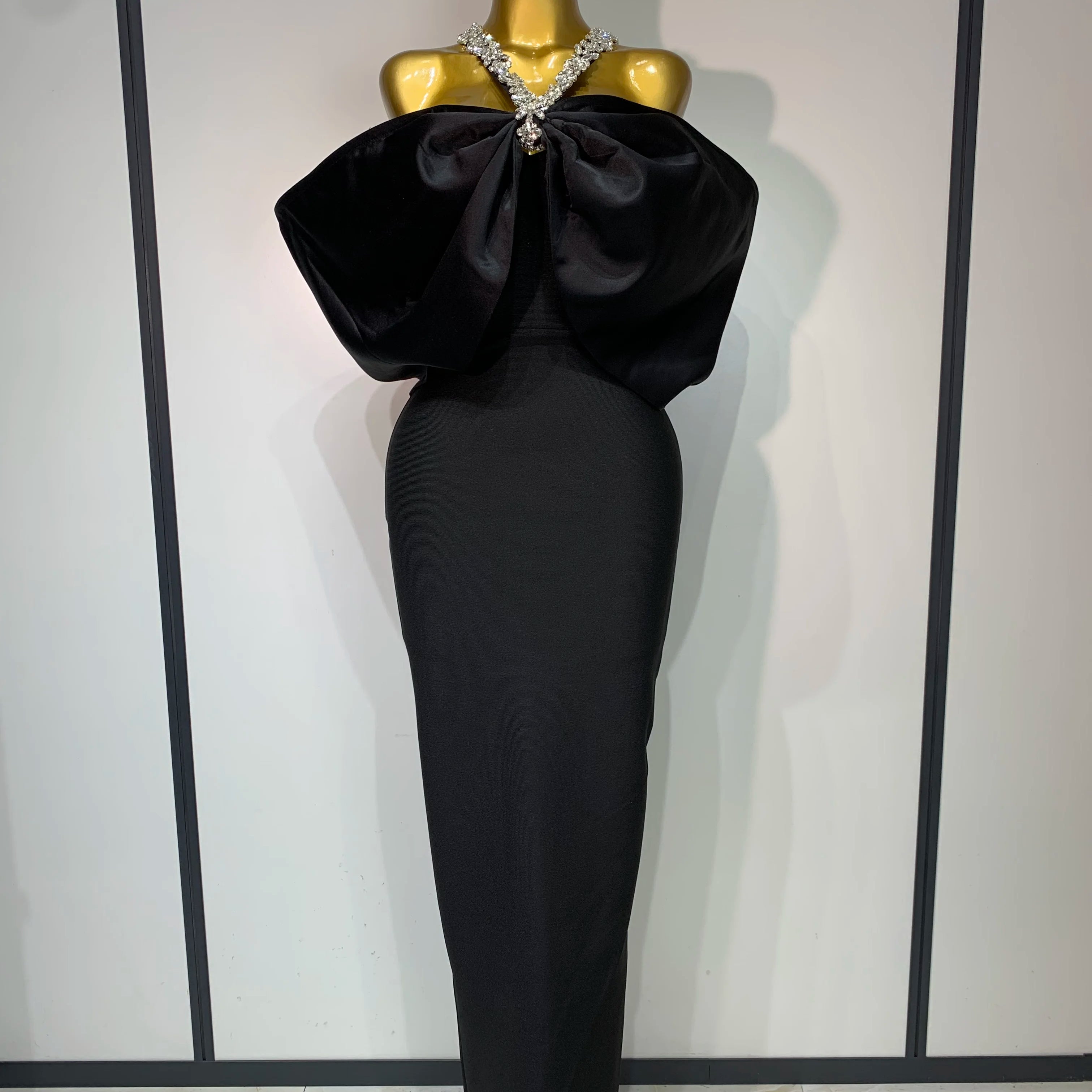 Women Sexy Elegant Halter Off the Shoulder Crystal Bodycon Long Bandage Dress Nightclub Evening Party Luxury Birthday Dress