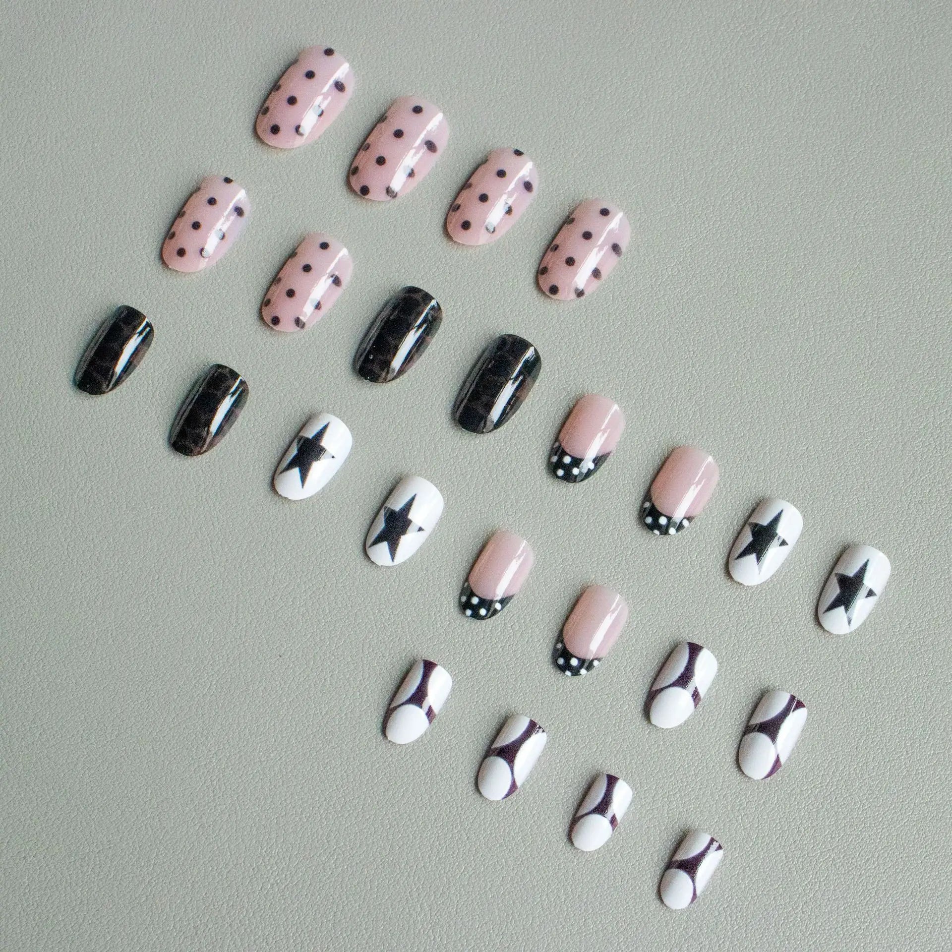 Y2K Girls Charm Manicure 24Pcs Short Oval Shaped Press On Nails Star/Dot Designs Full Cover Stick-on Acrylic False Nails Patch