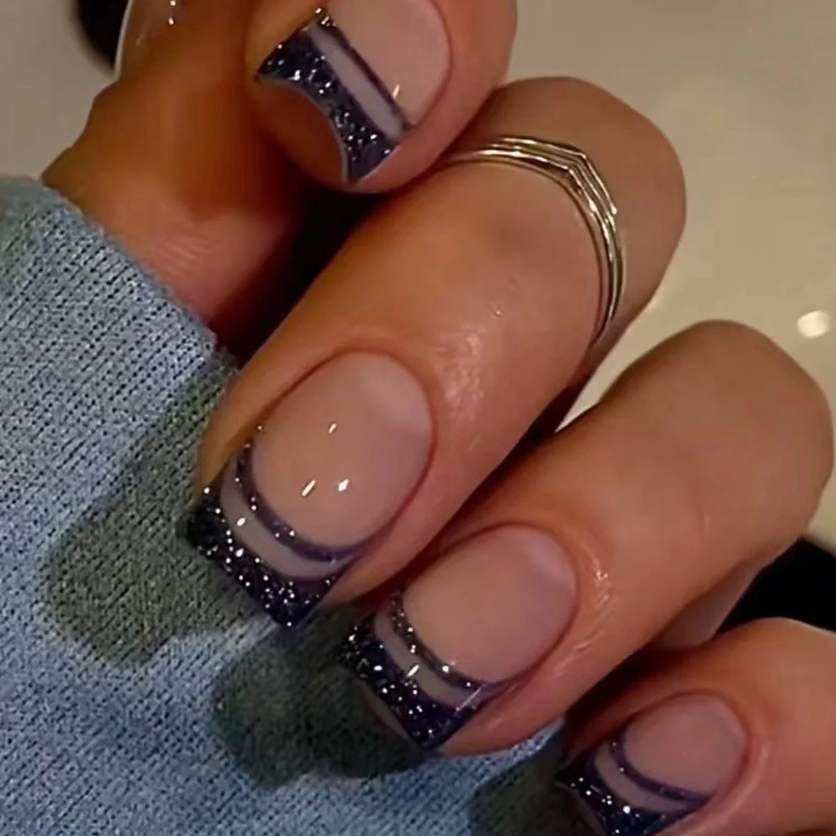 24Pcs Simple French Fake Nail with Golden Edge Design Short Square Head False Nails Wearable Manicure Jelly Stick on Nails