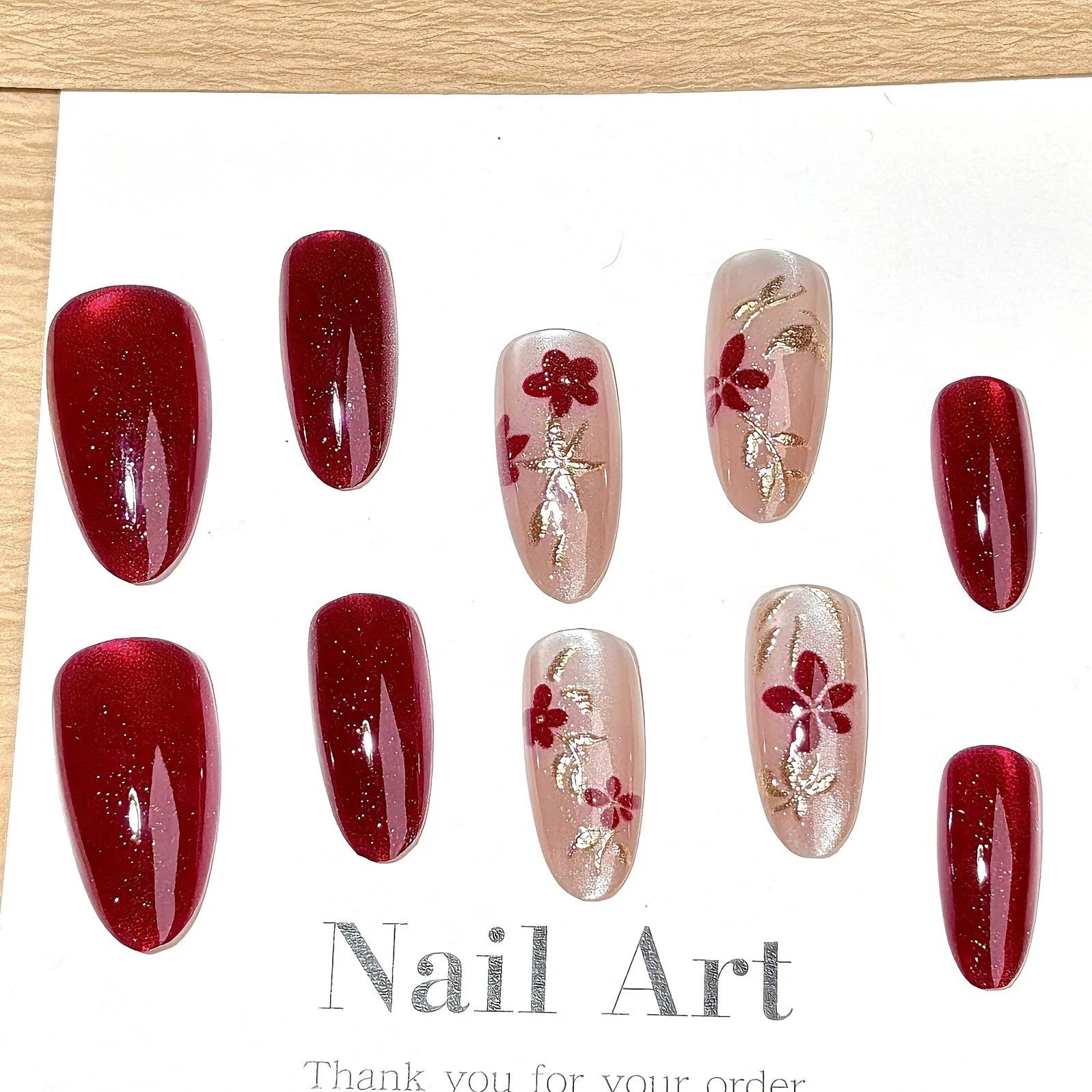 24pcs Autumn Cat's Eye Press on Nails Sets Maple Leaf Design Golden Short Almond False Nails Sets Wearable Nail Oval Fake Nail