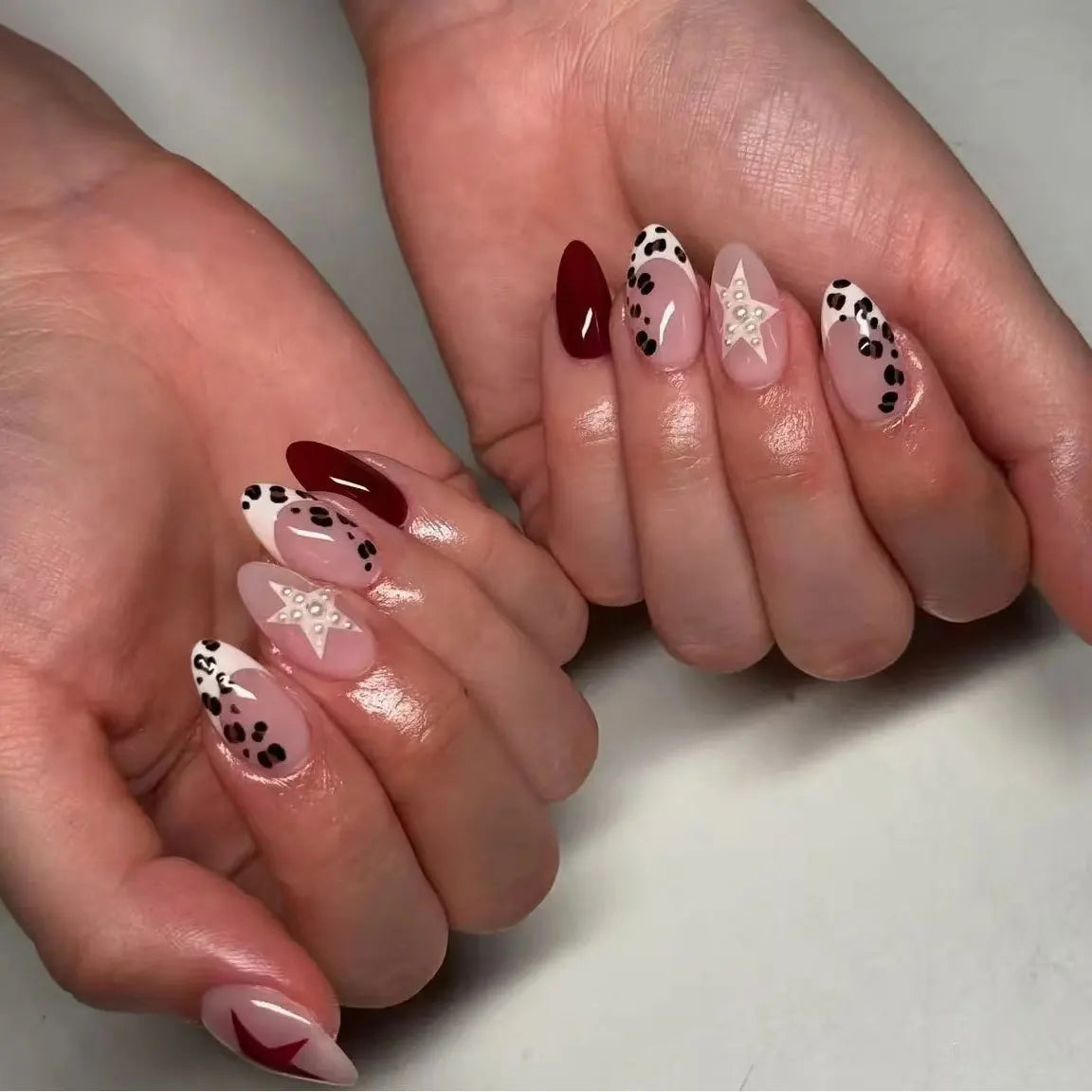 24Pcs Short Round Head False Nails Leopard Print French Star Pearl Press on Fake Nails Reusable Artificial Full Cover Nails Tips