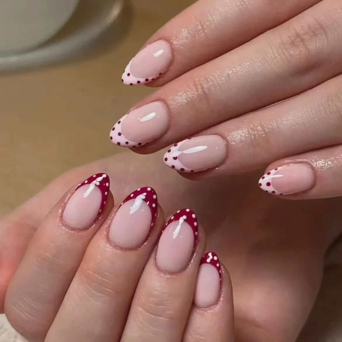 24Pcs Wine Red French Fake Nails Short Oval Press On Nails Elegant Dot Designs Spicy Girls Charm Manicure Stick-on Nails Art