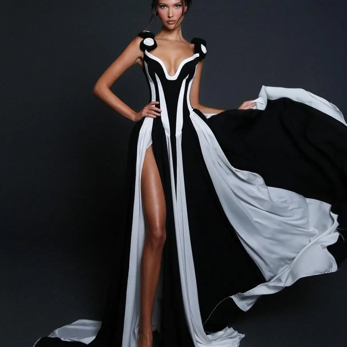 2025 Stereoscopic Flowers sleeveless White and Black Bandage long Dress Woman Holiday Party Vestido Celebrity Party outfit！