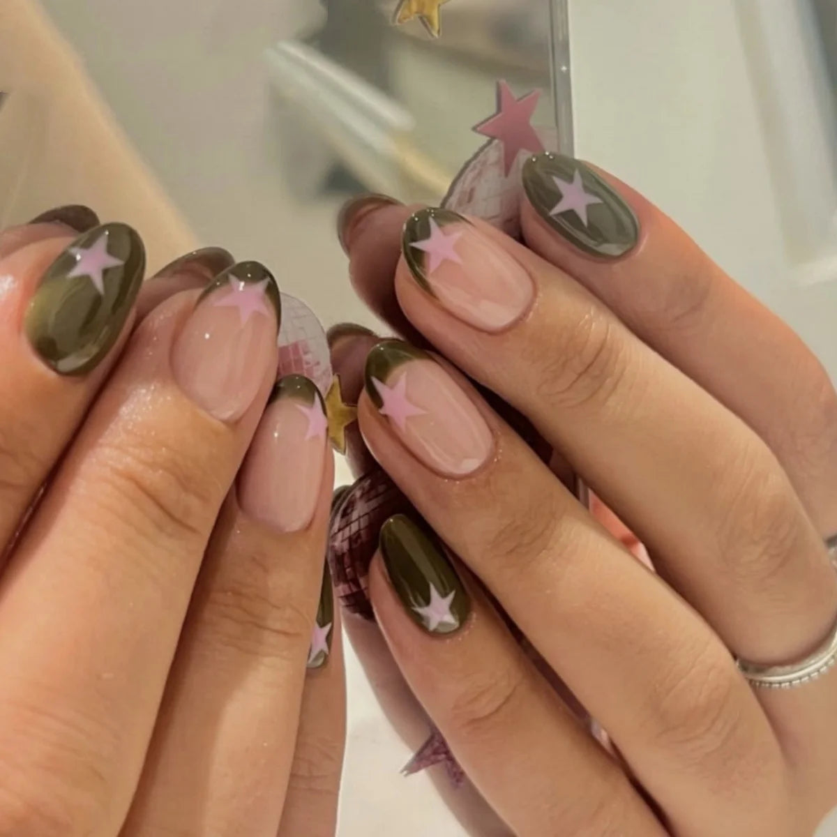 24Pcs Black Flower Leaf Animal with Design Press on False Nails Art Short Round Head Fake Nails Detachable Full Cover Nails Tips