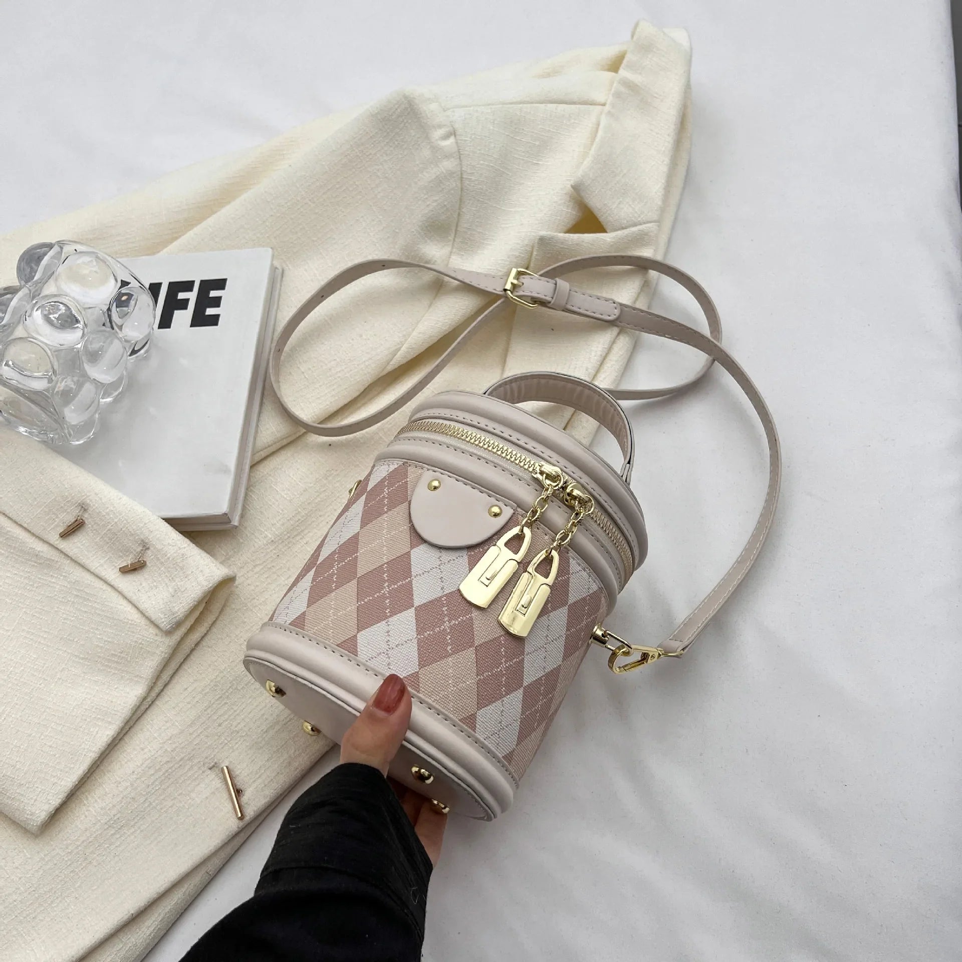 Women's Bag for Women Fashion Luxury Designer Zipper Small Handbags For Women Leather Bucket Shoulder Bag 2023 New Trend Pendant White-no doll