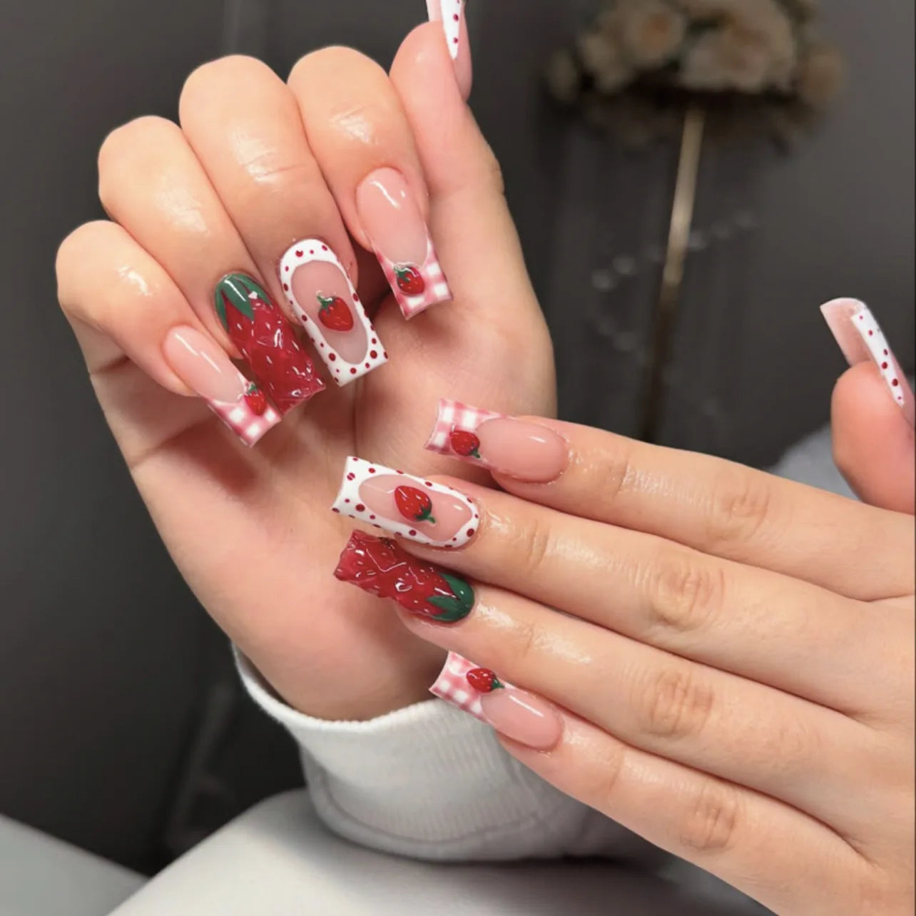 24Pcs Red Strawberry Lovely Designs French Coffin False Nails with Jelly Glue French Ballet Medium Resuable Nail Stickers Sweet