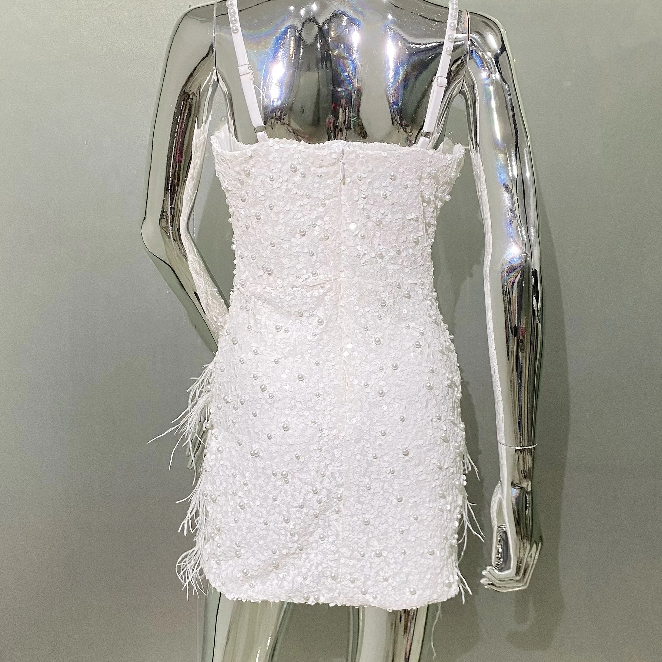 Summer White Color Women Sleeveless Sexy V-Neck Bodycon Mini Dress Pearl Beading Feathers Nightclub Party Birthday Dress